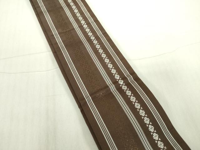 ■■■　サイズ　■■■ 長さ 386cm 幅 9cm程 ■■■　商品詳細　■■■ 【正絹】 詳細に関しましては、画像をご確認ください。 本場筑前博多織は、 福岡県福岡市博多区やその周辺で生産される絹織物です。 仏具のひとつである独鈷、華皿を基にした幾何学模様が織られています。 江戸時代に筑前藩主だった黒田長政が幕府への献上品にしたことから、 博多献上、献上博多とも呼ばれます。 横畝が際立って見える経畝織りという織りになっています。 30〜60本の細い経糸を使うため、こしやはりがあり、 地合が硬く、光沢感があります。 きちんと締まり、くずれにくい、締めやすい帯といわれています。 大変上質な逸品になります。 お安く出品致しますので、是非この機会にいかがでしょうか？ ■■■　注意事項　■■■ ■モニター発色の具合により色合いが異なる場合がございます。 ■寸法は多少の誤差が生じる場合がございますのでご了承ください。 ■縫込みの長さが左右非対称の場合は短い部分を記載しております。 左右非対称であってもご返品・お値引き等の保証は出来かねますので、ご了承の上ご購入をお願い致します。 ■シミ等のチェックには注意を払っておりますが、見落としがある場合もございますし、個人の見解も様々ですので神経質な方のご購入はお控えください。 ■箪笥に入っておりました着物や帯なので畳みシワや匂いがあるものもございます。 ■お休みは基本的に土日祝となりますが、その他臨時でお休みする場合がございますのでご了承ください。 ■商品の発送は平日のみの発送となります。 ■夜間と土曜、日曜日はお問い合わせの回答が遅れる場合がございます。 ■当店では、お直し、紋入れ、お手入れ等は承っておりません。 ■生地の状態（ヤケ、経年劣化等）によってはサイズ直しが出来ない場合がございます。 その点もどうかご了承のうえ、ご購入をお願いいたします。 ■弊社で取り扱う商品は一点ものにつき、時期や在庫状況に応じて金額が変更となる場合がございます。 ■検針は行っておりません。予めご了承いただきますようお願いいたします。 ■【洗える着物】と記載のある商品におきましては、商品お届け後に洗濯を行ってしまってからのご返品にはご対応しかねます。 念の為、専門店でのお手入れをお願いいたします。 ■着物のサイズ目安は下記を参考ください↓ ＜女性着物＞　お端折り次第で＋5cm　−1cmが着用可能サイズ 　例）身丈170cmの場合、身長160cm〜175cm ＜男性着物＞　身丈＋約25cm〜27cm程が適応身長 　例）身丈155cmの場合、身長180〜182cm