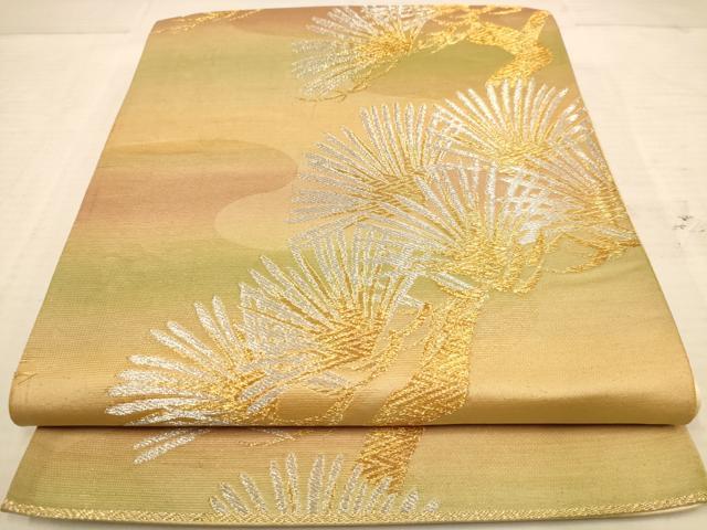 ■■■　サイズ　■■■ 長さ 412cm 幅 30cm程 ■■■　商品詳細　■■■ 【正絹・芯なし】 詳細に関しましては、画像をご確認ください。 大変上質な逸品になります。 お安く出品致しますので、是非この機会にいかがでしょうか？ ■■■　注意事項　■■■ ■モニター発色の具合により色合いが異なる場合がございます。 ■寸法は多少の誤差が生じる場合がございますのでご了承ください。 ■縫込みの長さが左右非対称の場合は短い部分を記載しております。 左右非対称であってもご返品・お値引き等の保証は出来かねますので、ご了承の上ご購入をお願い致します。 ■シミ等のチェックには注意を払っておりますが、見落としがある場合もございますし、個人の見解も様々ですので神経質な方のご購入はお控えください。 ■箪笥に入っておりました着物や帯なので畳みシワや匂いがあるものもございます。 ■お休みは基本的に土日祝となりますが、その他臨時でお休みする場合がございますのでご了承ください。 ■商品の発送は平日のみの発送となります。 ■夜間と土曜、日曜日はお問い合わせの回答が遅れる場合がございます。 ■当店では、お直し、紋入れ、お手入れ等は承っておりません。 ■生地の状態（ヤケ、経年劣化等）によってはサイズ直しが出来ない場合がございます。 その点もどうかご了承のうえ、ご購入をお願いいたします。 ■弊社で取り扱う商品は一点ものにつき、時期や在庫状況に応じて金額が変更となる場合がございます。 ■検針は行っておりません。予めご了承いただきますようお願いいたします。 ■【洗える着物】と記載のある商品におきましては、商品お届け後に洗濯を行ってしまってからのご返品にはご対応しかねます。 念の為、専門店でのお手入れをお願いいたします。 ■着物のサイズ目安は下記を参考ください↓ ＜女性着物＞　お端折り次第で＋5cm　−1cmが着用可能サイズ 　例）身丈170cmの場合、身長160cm〜175cm ＜男性着物＞　身丈＋約25cm〜27cm程が適応身長 　例）身丈155cmの場合、身長180〜182cm