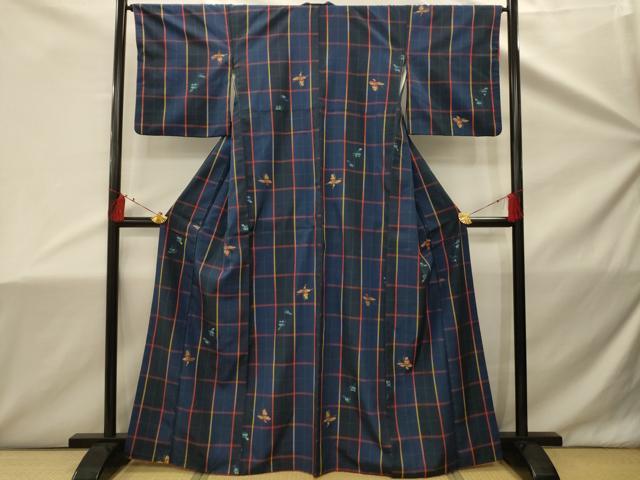 平和屋着物■上質な紬　舞蝶文　正