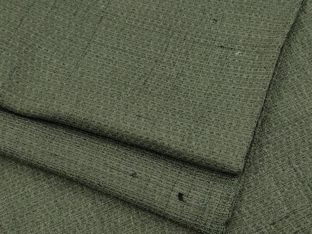 ■■■　サイズ　■■■ 身丈 138.5cm（肩から） 裄丈 65cm 袖丈 51cm　縫込み 5.5cm 袖幅 32.5cm 前幅 22.5cm 後幅 30cm 着物縫いこみ 内揚げ 8cm 裄 お袖側 約1cm　身頃側 約0cm ■■■　商品詳細　■■■ 【正絹】 状態は特に目立ったシミ汚れなどもなく大変良い状態です。 大変上質な逸品になります。 お安く出品致しますので、是非この機会にいかがでしょうか？ ■■■　注意事項　■■■ ■モニター発色の具合により色合いが異なる場合がございます。 ■寸法は多少の誤差が生じる場合がございますのでご了承ください。 ■縫込みの長さが左右非対称の場合は短い部分を記載しております。 左右非対称であってもご返品・お値引き等の保証は出来かねますので、ご了承の上ご購入をお願い致します。 ■シミ等のチェックには注意を払っておりますが、見落としがある場合もございますし、個人の見解も様々ですので神経質な方のご購入はお控えください。 ■箪笥に入っておりました着物や帯なので畳みシワや匂いがあるものもございます。 ■お休みは基本的に土日祝となりますが、その他臨時でお休みする場合がございますのでご了承ください。 ■商品の発送は平日のみの発送となります。 ■夜間と土曜、日曜日はお問い合わせの回答が遅れる場合がございます。 ■当店では、お直し、紋入れ、お手入れ等は承っておりません。 ■生地の状態（ヤケ、経年劣化等）によってはサイズ直しが出来ない場合がございます。 その点もどうかご了承のうえ、ご購入をお願いいたします。 ■弊社で取り扱う商品は一点ものにつき、時期や在庫状況に応じて金額が変更となる場合がございます。 ■検針は行っておりません。予めご了承いただきますようお願いいたします。 ■【洗える着物】と記載のある商品におきましては、商品お届け後に洗濯を行ってしまってからのご返品にはご対応しかねます。 念の為、専門店でのお手入れをお願いいたします。 ■写真に写っている物が全てになります。それ以外の付属品はございませんのでご了承ください。 ■状態に関する写真につきましては、掲載可能な写真枚数に限りがあるため、各箇所につき1枚参考画像を掲載しております。 ■着物のサイズ目安は下記を参考ください↓ ＜女性着物＞　お端折り次第で＋5cm　−1cmが着用可能サイズ 　例）身丈170cmの場合、身長160cm〜175cm ＜男性着物＞　身丈＋約25cm〜27cm程が適応身長 　例）身丈155cmの場合、身長180〜182cm