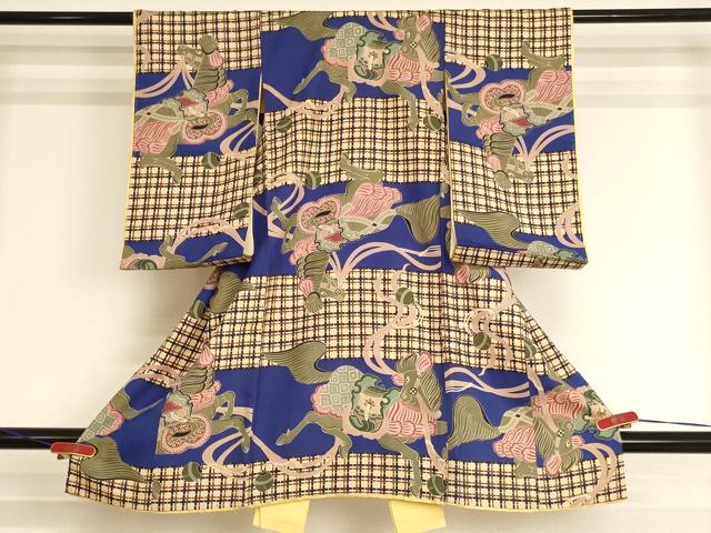 ■■■　サイズ　■■■ 【着物】 身丈 91.5cm（肩から） 裄丈 40cm 袖丈 51cm ■■■　商品詳細　■■■ 産着【正絹】の状態は接写画像のように上前・後身頃・左袖・裏地に汚れがございますが その他特に目立ったシミ汚れなどもなく大変良い状態です。 長襦袢【正絹】の状態は接写画像のように裏地に汚れがございますが その他表地は特に目立ったシミ汚れなどもなく大変良い状態です。 大変上質な逸品になります。 お安く出品致しますので、是非この機会にいかがでしょうか？ ※長襦袢は着物とセットになっておりますk ■■■　注意事項　■■■ ■モニター発色の具合により色合いが異なる場合がございます。 ■寸法は多少の誤差が生じる場合がございますのでご了承ください。 ■縫込みの長さが左右非対称の場合は短い部分を記載しております。 左右非対称であってもご返品・お値引き等の保証は出来かねますので、ご了承の上ご購入をお願い致します。 ■シミ等のチェックには注意を払っておりますが、見落としがある場合もございますし、個人の見解も様々ですので神経質な方のご購入はお控えください。 ■箪笥に入っておりました着物や帯なので畳みシワや匂いがあるものもございます。 ■お休みは基本的に土日祝となりますが、その他臨時でお休みする場合がございますのでご了承ください。 ■商品の発送は平日のみの発送となります。 ■夜間と土曜、日曜日はお問い合わせの回答が遅れる場合がございます。 ■当店では、お直し、紋入れ、お手入れ等は承っておりません。 ■生地の状態（ヤケ、経年劣化等）によってはサイズ直しが出来ない場合がございます。 その点もどうかご了承のうえ、ご購入をお願いいたします。 ■弊社で取り扱う商品は一点ものにつき、時期や在庫状況に応じて金額が変更となる場合がございます。 ■検針は行っておりません。予めご了承いただきますようお願いいたします。 ■【洗える着物】と記載のある商品におきましては、商品お届け後に洗濯を行ってしまってからのご返品にはご対応しかねます。 念の為、専門店でのお手入れをお願いいたします。 ■写真に写っている物が全てになります。それ以外の付属品はございませんのでご了承ください。 ■状態に関する写真につきましては、掲載可能な写真枚数に限りがあるため、各箇所につき1枚参考画像を掲載しております。 ■着物のサイズ目安は下記を参考ください↓ ＜女性着物＞　お端折り次第で＋5cm　－1cmが着用可能サイズ 　例）身丈170cmの場合、身長160cm～175cm ＜男性着物＞　身丈＋約25cm～27cm程が適応身長 　例）身丈155cmの場合、身長180～182cm