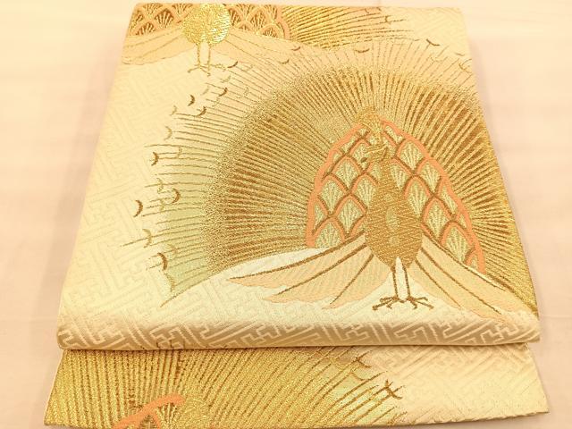 ■■■　サイズ　■■■ 長さ 404cm 幅 30cm程 ■■■　商品詳細　■■■ 【正絹・芯なし】 詳細に関しましては、画像をご確認ください。 大変上質な逸品になります。 お安く出品致しますので、是非この機会にいかがでしょうか？ ■■■　注意事項　■■■ ■モニター発色の具合により色合いが異なる場合がございます。 ■寸法は多少の誤差が生じる場合がございますのでご了承ください。 ■縫込みの長さが左右非対称の場合は短い部分を記載しております。 左右非対称であってもご返品・お値引き等の保証は出来かねますので、ご了承の上ご購入をお願い致します。 ■シミ等のチェックには注意を払っておりますが、見落としがある場合もございますし、個人の見解も様々ですので神経質な方のご購入はお控えください。 ■箪笥に入っておりました着物や帯なので畳みシワや匂いがあるものもございます。 ■お休みは基本的に土日祝となりますが、その他臨時でお休みする場合がございますのでご了承ください。 ■商品の発送は平日のみの発送となります。 ■夜間と土曜、日曜日はお問い合わせの回答が遅れる場合がございます。 ■当店では、お直し、紋入れ、お手入れ等は承っておりません。 ■生地の状態（ヤケ、経年劣化等）によってはサイズ直しが出来ない場合がございます。 その点もどうかご了承のうえ、ご購入をお願いいたします。 ■弊社で取り扱う商品は一点ものにつき、時期や在庫状況に応じて金額が変更となる場合がございます。 ■検針は行っておりません。予めご了承いただきますようお願いいたします。 ■【洗える着物】と記載のある商品におきましては、商品お届け後に洗濯を行ってしまってからのご返品にはご対応しかねます。 念の為、専門店でのお手入れをお願いいたします。 ■着物のサイズ目安は下記を参考ください↓ ＜女性着物＞　お端折り次第で＋5cm　−1cmが着用可能サイズ 　例）身丈170cmの場合、身長160cm〜175cm ＜男性着物＞　身丈＋約25cm〜27cm程が適応身長 　例）身丈155cmの場合、身長180〜182cm