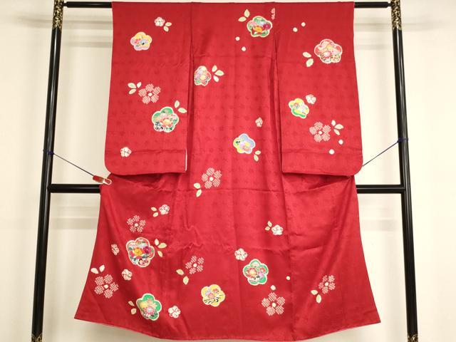 ■■■　サイズ　■■■ 【祝着】 身丈 136cm（肩から） 裄丈 49cm（肩上げ　3.5cm） 袖丈 74cm　縫込み 2cm 袖幅 32cm 前幅 19cm 後幅 25cm 着物縫いこみ 内揚げ 0cm （腰上げ　0cm） 裄 お袖側 約2cm　身頃側 約1.5cm ■■■　商品詳細　■■■ 着物【正絹】の状態は特に目立ったシミ汚れなどもなく大変良い状態です。 大変上質な逸品になります。 お安く出品致しますので、是非この機会にいかがでしょうか？ ■■■　注意事項　■■■ ■モニター発色の具合により色合いが異なる場合がございます。 ■寸法は多少の誤差が生じる場合がございますのでご了承ください。 ■縫込みの長さが左右非対称の場合は短い部分を記載しております。 左右非対称であってもご返品・お値引き等の保証は出来かねますので、ご了承の上ご購入をお願い致します。 ■シミ等のチェックには注意を払っておりますが、見落としがある場合もございますし、個人の見解も様々ですので神経質な方のご購入はお控えください。 ■箪笥に入っておりました着物や帯なので畳みシワや匂いがあるものもございます。 ■お休みは基本的に土日祝となりますが、その他臨時でお休みする場合がございますのでご了承ください。 ■商品の発送は平日のみの発送となります。 ■夜間と土曜、日曜日はお問い合わせの回答が遅れる場合がございます。 ■当店では、お直し、紋入れ、お手入れ等は承っておりません。 ■生地の状態（ヤケ、経年劣化等）によってはサイズ直しが出来ない場合がございます。 その点もどうかご了承のうえ、ご購入をお願いいたします。 ■弊社で取り扱う商品は一点ものにつき、時期や在庫状況に応じて金額が変更となる場合がございます。 ■検針は行っておりません。予めご了承いただきますようお願いいたします。 ■【洗える着物】と記載のある商品におきましては、商品お届け後に洗濯を行ってしまってからのご返品にはご対応しかねます。 念の為、専門店でのお手入れをお願いいたします。 ■写真に写っている物が全てになります。それ以外の付属品はございませんのでご了承ください。 ■状態に関する写真につきましては、掲載可能な写真枚数に限りがあるため、各箇所につき1枚参考画像を掲載しております。 ■着物のサイズ目安は下記を参考ください↓ ＜女性着物＞　お端折り次第で＋5cm　－1cmが着用可能サイズ 　例）身丈170cmの場合、身長160cm～175cm ＜男性着物＞　身丈＋約25cm～27cm程が適応身長 　例）身丈155cmの場合、身長180～182cm