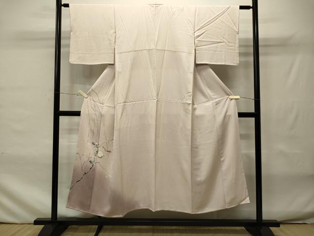 ■■■　サイズ　■■■ 身丈 148cm（肩から） 裄丈 61cm 袖丈 43.5cm　縫込み 7.5cm 袖幅 32cm 前幅 24.5cm 後幅 28.5cm 着物縫いこみ 内揚げ 11cm 裄 お袖側 約3cm　身頃側 約3cm ■■■　商品詳細　■■■ 【正絹・紋無し】 状態は画像を添付しておりますので、そちらをご確認下さいますよう宜しくお願い致します。 大変上質な逸品になりますのでぜひお手入れをされてお召しになられてはいかがでしょうか。 お安く出品致しますので、是非この機会にいかがでしょうか？ ■■■　注意事項　■■■ ■モニター発色の具合により色合いが異なる場合がございます。 ■寸法は多少の誤差が生じる場合がございますのでご了承ください。 ■縫込みの長さが左右非対称の場合は短い部分を記載しております。 左右非対称であってもご返品・お値引き等の保証は出来かねますので、ご了承の上ご購入をお願い致します。 ■シミ等のチェックには注意を払っておりますが、見落としがある場合もございますし、個人の見解も様々ですので神経質な方のご購入はお控えください。 ■箪笥に入っておりました着物や帯なので畳みシワや匂いがあるものもございます。 ■お休みは基本的に土日祝となりますが、その他臨時でお休みする場合がございますのでご了承ください。 ■商品の発送は平日のみの発送となります。 ■夜間と土曜、日曜日はお問い合わせの回答が遅れる場合がございます。 ■当店では、お直し、紋入れ、お手入れ等は承っておりません。 ■生地の状態（ヤケ、経年劣化等）によってはサイズ直しが出来ない場合がございます。 その点もどうかご了承のうえ、ご購入をお願いいたします。 ■弊社で取り扱う商品は一点ものにつき、時期や在庫状況に応じて金額が変更となる場合がございます。 ■検針は行っておりません。予めご了承いただきますようお願いいたします。 ■【洗える着物】と記載のある商品におきましては、商品お届け後に洗濯を行ってしまってからのご返品にはご対応しかねます。 念の為、専門店でのお手入れをお願いいたします。 ■着物のサイズ目安は下記を参考ください↓ ＜女性着物＞　お端折り次第で＋5cm　−1cmが着用可能サイズ 　例）身丈170cmの場合、身長160cm〜175cm ＜男性着物＞　身丈＋約25cm〜27cm程が適応身長 　例）身丈155cmの場合、身長180〜182cm