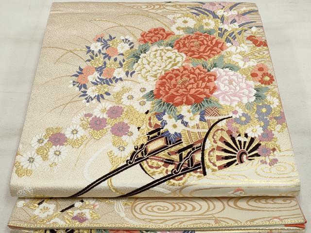■■■　サイズ　■■■ 長さ 438cm 幅 30.5cm程 ■■■　商品詳細　■■■ 【正絹・関西仕立て】 詳細に関しましては、画像をご確認ください。 大変上質な逸品になります。 お安く出品致しますので、是非この機会にいかがでしょうか？ ※汚れ等に関しましては、着用時には見えない部分になるかと思いますのであまり気にならずお召になれるかと思います。 ■■■　注意事項　■■■ ■モニター発色の具合により色合いが異なる場合がございます。 ■寸法は多少の誤差が生じる場合がございますのでご了承ください。 ■縫込みの長さが左右非対称の場合は短い部分を記載しております。 左右非対称であってもご返品・お値引き等の保証は出来かねますので、ご了承の上ご購入をお願い致します。 ■シミ等のチェックには注意を払っておりますが、見落としがある場合もございますし、個人の見解も様々ですので神経質な方のご購入はお控えください。 ■箪笥に入っておりました着物や帯なので畳みシワや匂いがあるものもございます。 ■お休みは基本的に土日祝となりますが、その他臨時でお休みする場合がございますのでご了承ください。 ■商品の発送は平日のみの発送となります。 ■夜間と土曜、日曜日はお問い合わせの回答が遅れる場合がございます。 ■当店では、お直し、紋入れ、お手入れ等は承っておりません。 ■生地の状態（ヤケ、経年劣化等）によってはサイズ直しが出来ない場合がございます。 その点もどうかご了承のうえ、ご購入をお願いいたします。 ■弊社で取り扱う商品は一点ものにつき、時期や在庫状況に応じて金額が変更となる場合がございます。 ■検針は行っておりません。予めご了承いただきますようお願いいたします。 ■【洗える着物】と記載のある商品におきましては、商品お届け後に洗濯を行ってしまってからのご返品にはご対応しかねます。 念の為、専門店でのお手入れをお願いいたします。 ■着物のサイズ目安は下記を参考ください↓ ＜女性着物＞　お端折り次第で＋5cm　−1cmが着用可能サイズ 　例）身丈170cmの場合、身長160cm〜175cm ＜男性着物＞　身丈＋約25cm〜27cm程が適応身長 　例）身丈155cmの場合、身長180〜182cm