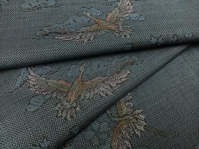 ■■■　サイズ　■■■ 身丈 163cm（肩から） 裄丈 67cm 袖丈 47cm　縫込み 4cm 袖幅 33.5cm 前幅 24cm 後幅 29cm 着物縫いこみ 内揚げ 0cm 裄 お袖側 約1cm　身頃側 約0cm ■■■　商品詳細　■■■ 【正絹】 状態は接写画像のように衿山に薄い汚れがございますが その他特に目立ったシミ汚れなどもなく大変良い状態です。 大変上質な逸品になります。 お安く出品致しますので、是非この機会にいかがでしょうか？ ■■■　注意事項　■■■ ■モニター発色の具合により色合いが異なる場合がございます。 ■寸法は多少の誤差が生じる場合がございますのでご了承ください。 ■シミ等のチェックには注意を払っておりますが、見落としがある場合もございますし、個人の見解も様々ですので神経質な方のご購入はお控えください。 ■箪笥に入っておりました着物や帯なので畳みシワや匂いがあるものもございます。 ■お休みは基本的に土日祝となりますが、その他臨時でお休みする場合がございますのでご了承ください。 ■商品の発送は平日のみの発送となります。 ■夜間と土曜、日曜日はお問い合わせの回答が遅れる場合がございます。 ■当店では、お直し、紋入れ、お手入れ等は承っておりません。 ■生地の状態（ヤケ、経年劣化等）によってはサイズ直しが出来ない場合がございます。 その点もどうかご了承のうえ、ご購入をお願いいたします。 ■着物のサイズ目安は下記を参考ください↓ ＜女性着物＞　身長-10cm+5cmが着用可能サイズ(お端折り次第) 　例）身長160cmの方→着物身丈150cm〜165cm ＜男性着物＞　身長-27cm ±5cmが着用可能サイズ 　例）身長170cmの方→着物身丈138cm〜148cm