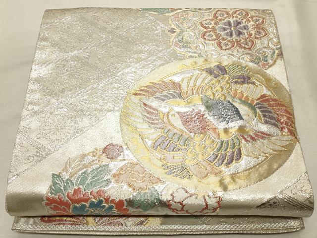 ■■■　サイズ　■■■ 長さ 426cm 幅 30.5cm程 ■■■　商品詳細　■■■ 【正絹・芯なし】 詳細に関しましては、画像をご確認ください。 大変上質な逸品になります。 お安く出品致しますので、是非この機会にいかがでしょうか？ ■■■　注意事項　■■■ ■モニター発色の具合により色合いが異なる場合がございます。 ■寸法は多少の誤差が生じる場合がございますのでご了承ください。 ■縫込みの長さが左右非対称の場合は短い部分を記載しております。 左右非対称であってもご返品・お値引き等の保証は出来かねますので、ご了承の上ご購入をお願い致します。 ■シミ等のチェックには注意を払っておりますが、見落としがある場合もございますし、個人の見解も様々ですので神経質な方のご購入はお控えください。 ■箪笥に入っておりました着物や帯なので畳みシワや匂いがあるものもございます。 ■お休みは基本的に土日祝となりますが、その他臨時でお休みする場合がございますのでご了承ください。 ■商品の発送は平日のみの発送となります。 ■夜間と土曜、日曜日はお問い合わせの回答が遅れる場合がございます。 ■当店では、お直し、紋入れ、お手入れ等は承っておりません。 ■生地の状態（ヤケ、経年劣化等）によってはサイズ直しが出来ない場合がございます。 その点もどうかご了承のうえ、ご購入をお願いいたします。 ■弊社で取り扱う商品は一点ものにつき、時期や在庫状況に応じて金額が変更となる場合がございます。 ■検針は行っておりません。予めご了承いただきますようお願いいたします。 ■【洗える着物】と記載のある商品におきましては、商品お届け後に洗濯を行ってしまってからのご返品にはご対応しかねます。 念の為、専門店でのお手入れをお願いいたします。 ■着物のサイズ目安は下記を参考ください↓ ＜女性着物＞　お端折り次第で＋5cm　−1cmが着用可能サイズ 　例）身丈170cmの場合、身長160cm〜175cm ＜男性着物＞　身丈＋約25cm〜27cm程が適応身長 　例）身丈155cmの場合、身長180〜182cm