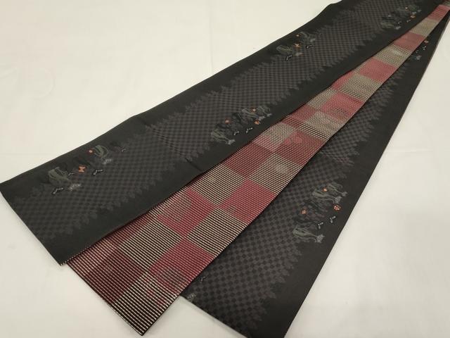 ■■■　サイズ　■■■ 長さ 448cm 幅 17cm程 ■■■　商品詳細　■■■ 【化繊・未使用】 状態は一度も締めておらず 特に目立ったシミ汚れなどもなく大変良い状態です。 お安く出品致しますので、是非この機会にいかがでしょうか？ ■■■　注意事項　■■■ ■モニター発色の具合により色合いが異なる場合がございます。 ■寸法は多少の誤差が生じる場合がございますのでご了承ください。 ■縫込みの長さが左右非対称の場合は短い部分を記載しております。 左右非対称であってもご返品・お値引き等の保証は出来かねますので、ご了承の上ご購入をお願い致します。 ■シミ等のチェックには注意を払っておりますが、見落としがある場合もございますし、個人の見解も様々ですので神経質な方のご購入はお控えください。 ■箪笥に入っておりました着物や帯なので畳みシワや匂いがあるものもございます。 ■お休みは基本的に土日祝となりますが、その他臨時でお休みする場合がございますのでご了承ください。 ■商品の発送は平日のみの発送となります。 ■夜間と土曜、日曜日はお問い合わせの回答が遅れる場合がございます。 ■当店では、お直し、紋入れ、お手入れ等は承っておりません。 ■生地の状態（ヤケ、経年劣化等）によってはサイズ直しが出来ない場合がございます。 その点もどうかご了承のうえ、ご購入をお願いいたします。 ■弊社で取り扱う商品は一点ものにつき、時期や在庫状況に応じて金額が変更となる場合がございます。 ■検針は行っておりません。予めご了承いただきますようお願いいたします。 ■【洗える着物】と記載のある商品におきましては、商品お届け後に洗濯を行ってしまってからのご返品にはご対応しかねます。 念の為、専門店でのお手入れをお願いいたします。 ■着物のサイズ目安は下記を参考ください↓ ＜女性着物＞　お端折り次第で＋5cm　−1cmが着用可能サイズ 　例）身丈170cmの場合、身長160cm〜175cm ＜男性着物＞　身丈＋約25cm〜27cm程が適応身長 　例）身丈155cmの場合、身長180〜182cm