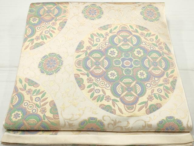 ■■■　サイズ　■■■ 長さ 416cm 幅 31cm程 ■■■　商品詳細　■■■ 【正絹・芯なし】 詳細に関しましては、画像をご確認ください。 大変上質な逸品になります。 お安く出品致しますので、是非この機会にいかがでしょうか？ ■■■　注意事項　■■■ ■モニター発色の具合により色合いが異なる場合がございます。 ■寸法は多少の誤差が生じる場合がございますのでご了承ください。 ■縫込みの長さが左右非対称の場合は短い部分を記載しております。 左右非対称であってもご返品・お値引き等の保証は出来かねますので、ご了承の上ご購入をお願い致します。 ■シミ等のチェックには注意を払っておりますが、見落としがある場合もございますし、個人の見解も様々ですので神経質な方のご購入はお控えください。 ■箪笥に入っておりました着物や帯なので畳みシワや匂いがあるものもございます。 ■お休みは基本的に土日祝となりますが、その他臨時でお休みする場合がございますのでご了承ください。 ■商品の発送は平日のみの発送となります。 ■夜間と土曜、日曜日はお問い合わせの回答が遅れる場合がございます。 ■当店では、お直し、紋入れ、お手入れ等は承っておりません。 ■生地の状態（ヤケ、経年劣化等）によってはサイズ直しが出来ない場合がございます。 その点もどうかご了承のうえ、ご購入をお願いいたします。 ■弊社で取り扱う商品は一点ものにつき、時期や在庫状況に応じて金額が変更となる場合がございます。 ■検針は行っておりません。予めご了承いただきますようお願いいたします。 ■【洗える着物】と記載のある商品におきましては、商品お届け後に洗濯を行ってしまってからのご返品にはご対応しかねます。 念の為、専門店でのお手入れをお願いいたします。 ■着物のサイズ目安は下記を参考ください↓ ＜女性着物＞　お端折り次第で＋5cm　−1cmが着用可能サイズ 　例）身丈170cmの場合、身長160cm〜175cm ＜男性着物＞　身丈＋約25cm〜27cm程が適応身長 　例）身丈155cmの場合、身長180〜182cm