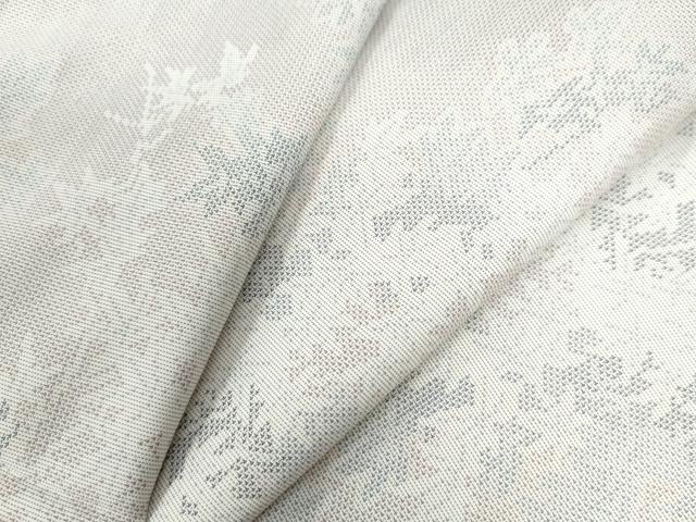 ■■■　サイズ　■■■ 身丈 160cm（肩から） 裄丈 62.5cm 袖丈 47cm　縫込み 4cm 袖幅 32cm 前幅 24cm 後幅 29cm 着物縫いこみ 内揚げ 5cm 裄 お袖側 約5cm　身頃側 約4cm ■■■　商品詳細　■■■ 【正絹】 状態は特に目立ったシミ汚れなどもなく大変良い状態です。 大変上質な逸品になります。 お安く出品致しますので、是非この機会にいかがでしょうか？ ■■■　注意事項　■■■ ■モニター発色の具合により色合いが異なる場合がございます。 ■寸法は多少の誤差が生じる場合がございますのでご了承ください。 ■シミ等のチェックには注意を払っておりますが、見落としがある場合もございますし、個人の見解も様々ですので神経質な方のご購入はお控えください。 ■箪笥に入っておりました着物や帯なので畳みシワや匂いがあるものもございます。 ■お休みは基本的に土日祝となりますが、その他臨時でお休みする場合がございますのでご了承ください。 ■商品の発送は平日のみの発送となります。 ■夜間と土曜、日曜日はお問い合わせの回答が遅れる場合がございます。 ■当店では、お直し、紋入れ、お手入れ等は承っておりません。 ■生地の状態（ヤケ、経年劣化等）によってはサイズ直しが出来ない場合がございます。 その点もどうかご了承のうえ、ご購入をお願いいたします。 ■着物のサイズ目安は下記を参考ください↓ ＜女性着物＞　身長-10cm+5cmが着用可能サイズ(お端折り次第) 　例）身長160cmの方→着物身丈150cm〜165cm ＜男性着物＞　身長-27cm ±5cmが着用可能サイズ 　例）身長170cmの方→着物身丈138cm〜148cm