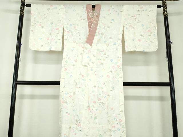 ■■■　サイズ　■■■ 身丈 127.5cm（肩から） 裄丈 63cm 袖丈 48cm　縫込み 3.5cm 袖幅 31.5cm 前幅 24.5cm 後幅 30.5cm 着物縫いこみ 内揚げ 5cm 裄 お袖側 約3.5cm　身頃側 約1cm ■■■　商品詳細　■■■ 【正絹】 状態は特に目立ったシミ汚れなどもなく大変良い状態です。 大変上質な逸品になります。 お安く出品致しますので、是非この機会にいかがでしょうか？※衿裏に為書きがございます。 ■■■　注意事項　■■■ ■モニター発色の具合により色合いが異なる場合がございます。 ■寸法は多少の誤差が生じる場合がございますのでご了承ください。 ■縫込みの長さが左右非対称の場合は短い部分を記載しております。 左右非対称であってもご返品・お値引き等の保証は出来かねますので、ご了承の上ご購入をお願い致します。 ■シミ等のチェックには注意を払っておりますが、見落としがある場合もございますし、個人の見解も様々ですので神経質な方のご購入はお控えください。 ■箪笥に入っておりました着物や帯なので畳みシワや匂いがあるものもございます。 ■お休みは基本的に土日祝となりますが、その他臨時でお休みする場合がございますのでご了承ください。 ■商品の発送は平日のみの発送となります。 ■夜間と土曜、日曜日はお問い合わせの回答が遅れる場合がございます。 ■当店では、お直し、紋入れ、お手入れ等は承っておりません。 ■生地の状態（ヤケ、経年劣化等）によってはサイズ直しが出来ない場合がございます。 その点もどうかご了承のうえ、ご購入をお願いいたします。 ■弊社で取り扱う商品は一点ものにつき、時期や在庫状況に応じて金額が変更となる場合がございます。 ■検針は行っておりません。予めご了承いただきますようお願いいたします。 ■【洗える着物】と記載のある商品におきましては、商品お届け後に洗濯を行ってしまってからのご返品にはご対応しかねます。 念の為、専門店でのお手入れをお願いいたします。 ■着物のサイズ目安は下記を参考ください↓ ＜女性着物＞　お端折り次第で＋5cm　−1cmが着用可能サイズ 　例）身丈170cmの場合、身長160cm〜175cm ＜男性着物＞　身丈＋約25cm〜27cm程が適応身長 　例）身丈155cmの場合、身長180〜182cm