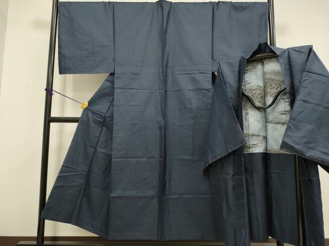 ■■■　サイズ　■■■ 【着物】 身丈 145.5cm（肩から） 裄丈 71cm 袖丈 48cm 袖幅 36.5cm 前幅 27cm 後幅 31.5cm 着物縫いこみ 内揚げ 3.5cm 裄 お袖側 約 1cm　身頃側 約 1cm 【羽織】 身丈 90.5cm（肩から） 裄丈 71.5cm 袖丈 48.5cm 袖幅 37cm 前幅 19.5cm 後幅 31cm 裄 お袖側 約 1cm　身頃側 約 0cm ■■■　商品詳細　■■■ 【正絹・未使用】 状態は特に目立ったシミ汚れなどもなく大変良い状態です。 大変上質な極上の逸品になります。 お安く出品致しますので、是非この機会にいかがでしょうか？ ■■■　注意事項　■■■ ■モニター発色の具合により色合いが異なる場合がございます。 ■寸法は多少の誤差が生じる場合がございますのでご了承ください。 ■縫込みの長さが左右非対称の場合は短い部分を記載しております。 左右非対称であってもご返品・お値引き等の保証は出来かねますので、ご了承の上ご購入をお願い致します。 ■シミ等のチェックには注意を払っておりますが、見落としがある場合もございますし、個人の見解も様々ですので神経質な方のご購入はお控えください。 ■箪笥に入っておりました着物や帯なので畳みシワや匂いがあるものもございます。 ■お休みは基本的に土日祝となりますが、その他臨時でお休みする場合がございますのでご了承ください。 ■商品の発送は平日のみの発送となります。 ■夜間と土曜、日曜日はお問い合わせの回答が遅れる場合がございます。 ■当店では、お直し、紋入れ、お手入れ等は承っておりません。 ■生地の状態（ヤケ、経年劣化等）によってはサイズ直しが出来ない場合がございます。 その点もどうかご了承のうえ、ご購入をお願いいたします。 ■弊社で取り扱う商品は一点ものにつき、時期や在庫状況に応じて金額が変更となる場合がございます。 ■検針は行っておりません。予めご了承いただきますようお願いいたします。 ■【洗える着物】と記載のある商品におきましては、商品お届け後に洗濯を行ってしまってからのご返品にはご対応しかねます。 念の為、専門店でのお手入れをお願いいたします。 ■着物のサイズ目安は下記を参考ください↓ ＜女性着物＞　お端折り次第で＋5?　−10?が着用可能サイズ 　例）身丈170?の場合、身長160?〜175? ＜男性着物＞　身丈＋約25?〜27?程が適応身長 　例）身丈155?の場合、身長180〜182?