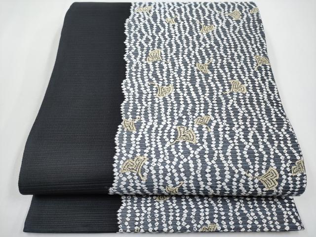 ■■■　サイズ　■■■ 長さ 432cm 幅 31cm程 ■■■　商品詳細　■■■ 【正絹】 状態は締めてはおりますが 特に目立ったシミ汚れなどもなく大変良い状態です。 大変上質な逸品になります。 お安く出品致しますので、是非この機会にいかがでしょうか？ ■■■　注意事項　■■■ ■モニター発色の具合により色合いが異なる場合がございます。 ■寸法は多少の誤差が生じる場合がございますのでご了承ください。 ■縫込みの長さが左右非対称の場合は短い部分を記載しております。 左右非対称であってもご返品・お値引き等の保証は出来かねますので、ご了承の上ご購入をお願い致します。 ■シミ等のチェックには注意を払っておりますが、見落としがある場合もございますし、個人の見解も様々ですので神経質な方のご購入はお控えください。 ■箪笥に入っておりました着物や帯なので畳みシワや匂いがあるものもございます。 ■お休みは基本的に土日祝となりますが、その他臨時でお休みする場合がございますのでご了承ください。 ■商品の発送は平日のみの発送となります。 ■夜間と土曜、日曜日はお問い合わせの回答が遅れる場合がございます。 ■当店では、お直し、紋入れ、お手入れ等は承っておりません。 ■生地の状態（ヤケ、経年劣化等）によってはサイズ直しが出来ない場合がございます。 その点もどうかご了承のうえ、ご購入をお願いいたします。 ■弊社で取り扱う商品は一点ものにつき、時期や在庫状況に応じて金額が変更となる場合がございます。 ■検針は行っておりません。予めご了承いただきますようお願いいたします。 ■【洗える着物】と記載のある商品におきましては、商品お届け後に洗濯を行ってしまってからのご返品にはご対応しかねます。 念の為、専門店でのお手入れをお願いいたします。 ■写真に写っている物が全てになります。それ以外の付属品はございませんのでご了承ください。 ■着物のサイズ目安は下記を参考ください↓ ＜女性着物＞　お端折り次第で＋5cm　−1cmが着用可能サイズ 　例）身丈170cmの場合、身長160cm〜175cm ＜男性着物＞　身丈＋約25cm〜27cm程が適応身長 　例）身丈155cmの場合、身長180〜182cm