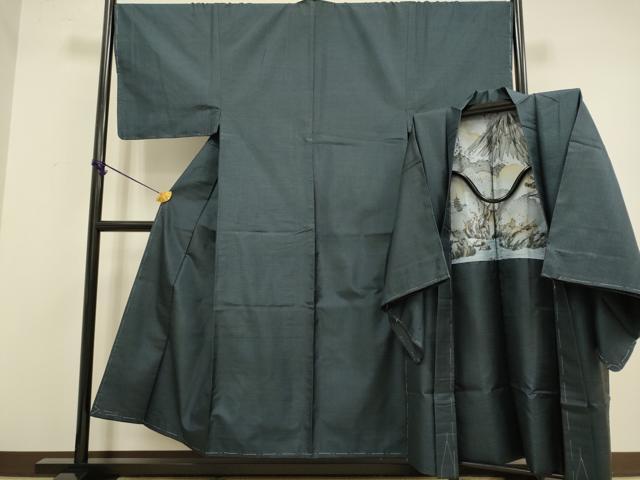 ■■■　サイズ　■■■ 【着物】 身丈 146.5cm（肩から） 裄丈 69cm 袖丈 47.5cm 袖幅 35.5cm 前幅 26.5cm 後幅 30.5cm 着物縫いこみ 内揚げ 11cm 裄 お袖側 約 1cm　身頃側 約 2.5cm 【羽織】 身丈 95cm（肩から） 裄丈 71.5cm 袖丈 48.5cm 袖幅 36cm 前幅 19cm 後幅 30.5cm 裄 お袖側 約 1cm　身頃側 約 3.5cm ■■■　商品詳細　■■■ 【正絹・未使用】 状態は特に目立ったシミ汚れなどもなく大変良い状態です。 大変上質な極上の逸品になります。 お安く出品致しますので、是非この機会にいかがでしょうか？ ■■■　注意事項　■■■ ■モニター発色の具合により色合いが異なる場合がございます。 ■寸法は多少の誤差が生じる場合がございますのでご了承ください。 ■縫込みの長さが左右非対称の場合は短い部分を記載しております。 左右非対称であってもご返品・お値引き等の保証は出来かねますので、ご了承の上ご購入をお願い致します。 ■シミ等のチェックには注意を払っておりますが、見落としがある場合もございますし、個人の見解も様々ですので神経質な方のご購入はお控えください。 ■箪笥に入っておりました着物や帯なので畳みシワや匂いがあるものもございます。 ■お休みは基本的に土日祝となりますが、その他臨時でお休みする場合がございますのでご了承ください。 ■商品の発送は平日のみの発送となります。 ■夜間と土曜、日曜日はお問い合わせの回答が遅れる場合がございます。 ■当店では、お直し、紋入れ、お手入れ等は承っておりません。 ■生地の状態（ヤケ、経年劣化等）によってはサイズ直しが出来ない場合がございます。 その点もどうかご了承のうえ、ご購入をお願いいたします。 ■弊社で取り扱う商品は一点ものにつき、時期や在庫状況に応じて金額が変更となる場合がございます。 ■検針は行っておりません。予めご了承いただきますようお願いいたします。 ■【洗える着物】と記載のある商品におきましては、商品お届け後に洗濯を行ってしまってからのご返品にはご対応しかねます。 念の為、専門店でのお手入れをお願いいたします。 ■着物のサイズ目安は下記を参考ください↓ ＜女性着物＞　お端折り次第で＋5?　−10?が着用可能サイズ 　例）身丈170?の場合、身長160?〜175? ＜男性着物＞　身丈＋約25?〜27?程が適応身長 　例）身丈155?の場合、身長180〜182?