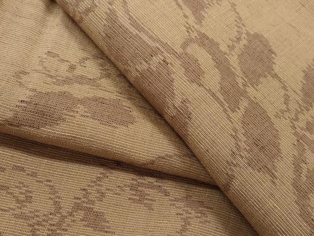 ■■■　サイズ　■■■ 身丈 158cm（肩から） 裄丈 63cm 袖丈 47.5cm　縫込み 5.5cm 袖幅 32.5cm 前幅 24.5cm 後幅 28.5cm 着物縫いこみ 内揚げ 4.5cm 裄 お袖側 約3cm　身頃側 約4cm ■■■　商品詳細　■■■ 【正絹】 状態は接写画像のように上前に薄い汚れがございますが その他特に目立ったシミ汚れなどもなく大変良い状態です。 大変上質な逸品になります。 お安く出品致しますので、是非この機会にいかがでしょうか？ ■■■　注意事項　■■■ ■モニター発色の具合により色合いが異なる場合がございます。 ■寸法は多少の誤差が生じる場合がございますのでご了承ください。 ■縫込みの長さが左右非対称の場合は短い部分を記載しております。 左右非対称であってもご返品・お値引き等の保証は出来かねますので、ご了承の上ご購入をお願い致します。 ■シミ等のチェックには注意を払っておりますが、見落としがある場合もございますし、個人の見解も様々ですので神経質な方のご購入はお控えください。 ■箪笥に入っておりました着物や帯なので畳みシワや匂いがあるものもございます。 ■お休みは基本的に土日祝となりますが、その他臨時でお休みする場合がございますのでご了承ください。 ■商品の発送は平日のみの発送となります。 ■夜間と土曜、日曜日はお問い合わせの回答が遅れる場合がございます。 ■当店では、お直し、紋入れ、お手入れ等は承っておりません。 ■生地の状態（ヤケ、経年劣化等）によってはサイズ直しが出来ない場合がございます。 その点もどうかご了承のうえ、ご購入をお願いいたします。 ■弊社で取り扱う商品は一点ものにつき、時期や在庫状況に応じて金額が変更となる場合がございます。 ■検針は行っておりません。予めご了承いただきますようお願いいたします。 ■【洗える着物】と記載のある商品におきましては、商品お届け後に洗濯を行ってしまってからのご返品にはご対応しかねます。 念の為、専門店でのお手入れをお願いいたします。 ■着物のサイズ目安は下記を参考ください↓ ＜女性着物＞　お端折り次第で＋5?　−10?が着用可能サイズ 　例）身丈170?の場合、身長160?〜175? ＜男性着物＞　身丈＋約25?〜27?程が適応身長 　例）身丈155?の場合、身長180〜182?