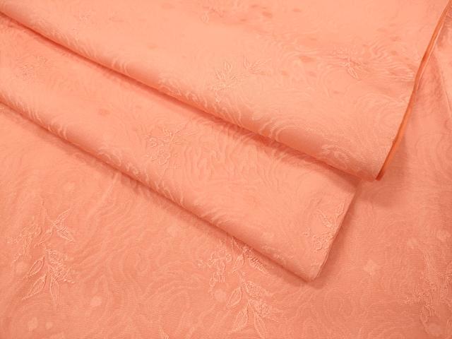 ■■■　サイズ　■■■ 身丈 159cm（肩から） 裄丈 68cm 袖丈 46.5cm　縫込み 3cm 袖幅 34cm 前幅 23.5cm 後幅 29.5cm 着物縫いこみ 内揚げ 0cm 裄 お袖側 約2.5cm　身頃側 約1.5cm ■■■　商品詳細　■■■ 【正絹・紋無し】 状態は特に目立ったシミ汚れなどもなく大変良い状態です。 大変上質な逸品になります。 お安く出品致しますので、是非この機会にいかがでしょうか？ ■■■　注意事項　■■■ ■モニター発色の具合により色合いが異なる場合がございます。 ■寸法は多少の誤差が生じる場合がございますのでご了承ください。 ■シミ等のチェックには注意を払っておりますが、見落としがある場合もございますし、個人の見解も様々ですので神経質な方のご購入はお控えください。 ■箪笥に入っておりました着物や帯なので畳みシワや匂いがあるものもございます。 ■お休みは基本的に土日祝となりますが、その他臨時でお休みする場合がございますのでご了承ください。 ■商品の発送は平日のみの発送となります。 ■夜間と土曜、日曜日はお問い合わせの回答が遅れる場合がございます。 ■当店では、お直し、紋入れ、お手入れ等は承っておりません。 ■生地の状態（ヤケ、経年劣化等）によってはサイズ直しが出来ない場合がございます。 その点もどうかご了承のうえ、ご購入をお願いいたします。 ■着物のサイズ目安は下記を参考ください↓ ＜女性着物＞　身長-10cm+5cmが着用可能サイズ(お端折り次第) 　例）身長160cmの方→着物身丈150cm〜165cm ＜男性着物＞　身長-27cm ±5cmが着用可能サイズ 　例）身長170cmの方→着物身丈138cm〜148cm