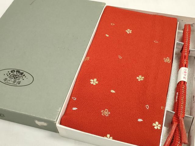 ■■■　商品詳細　■■■ 帯締め長さ（房含む）　約158cm 【未使用】 状態は特に目立ったシミ汚れなどもなく大変良い状態です。 大変上質な逸品になります。 お安く出品致しますので、是非この機会にいかがでしょうか？ ■■■　注意事項　■■■ ■モニター発色の具合により色合いが異なる場合がございます。 ■寸法は多少の誤差が生じる場合がございますのでご了承ください。 ■縫込みの長さが左右非対称の場合は短い部分を記載しております。 左右非対称であってもご返品・お値引き等の保証は出来かねますので、ご了承の上ご購入をお願い致します。 ■シミ等のチェックには注意を払っておりますが、見落としがある場合もございますし、個人の見解も様々ですので神経質な方のご購入はお控えください。 ■箪笥に入っておりました着物や帯なので畳みシワや匂いがあるものもございます。 ■お休みは基本的に土日祝となりますが、その他臨時でお休みする場合がございますのでご了承ください。 ■商品の発送は平日のみの発送となります。 ■夜間と土曜、日曜日はお問い合わせの回答が遅れる場合がございます。 ■当店では、お直し、紋入れ、お手入れ等は承っておりません。 ■生地の状態（ヤケ、経年劣化等）によってはサイズ直しが出来ない場合がございます。 その点もどうかご了承のうえ、ご購入をお願いいたします。 ■弊社で取り扱う商品は一点ものにつき、時期や在庫状況に応じて金額が変更となる場合がございます。 ■検針は行っておりません。予めご了承いただきますようお願いいたします。 ■【洗える着物】と記載のある商品におきましては、商品お届け後に洗濯を行ってしまってからのご返品にはご対応しかねます。 念の為、専門店でのお手入れをお願いいたします。 ■着物のサイズ目安は下記を参考ください↓ ＜女性着物＞　お端折り次第で＋5cm　−1cmが着用可能サイズ 　例）身丈170cmの場合、身長160cm〜175cm ＜男性着物＞　身丈＋約25cm〜27cm程が適応身長 　例）身丈155cmの場合、身長180〜182cm