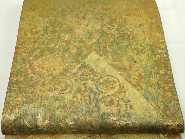 ■■■　サイズ　■■■ 長さ 432cm 幅 31cm程 ■■■　商品詳細　■■■ 【正絹】 状態は締めてはおりますが 特に目立ったシミ汚れなどもなく大変良い状態です。 大変上質な逸品になります。 お安く出品致しますので、是非この機会にいかがでしょうか？ ■■■　注意事項　■■■ ■モニター発色の具合により色合いが異なる場合がございます。 ■寸法は多少の誤差が生じる場合がございますのでご了承ください。 ■縫込みの長さが左右非対称の場合は短い部分を記載しております。 左右非対称であってもご返品・お値引き等の保証は出来かねますので、ご了承の上ご購入をお願い致します。 ■シミ等のチェックには注意を払っておりますが、見落としがある場合もございますし、個人の見解も様々ですので神経質な方のご購入はお控えください。 ■箪笥に入っておりました着物や帯なので畳みシワや匂いがあるものもございます。 ■お休みは基本的に土日祝となりますが、その他臨時でお休みする場合がございますのでご了承ください。 ■商品の発送は平日のみの発送となります。 ■夜間と土曜、日曜日はお問い合わせの回答が遅れる場合がございます。 ■当店では、お直し、紋入れ、お手入れ等は承っておりません。 ■生地の状態（ヤケ、経年劣化等）によってはサイズ直しが出来ない場合がございます。 その点もどうかご了承のうえ、ご購入をお願いいたします。 ■弊社で取り扱う商品は一点ものにつき、時期や在庫状況に応じて金額が変更となる場合がございます。 ■検針は行っておりません。予めご了承いただきますようお願いいたします。 ■【洗える着物】と記載のある商品におきましては、商品お届け後に洗濯を行ってしまってからのご返品にはご対応しかねます。 念の為、専門店でのお手入れをお願いいたします。 ■着物のサイズ目安は下記を参考ください↓ ＜女性着物＞　お端折り次第で＋5cm　−1cmが着用可能サイズ 　例）身丈170cmの場合、身長160cm〜175cm ＜男性着物＞　身丈＋約25cm〜27cm程が適応身長 　例）身丈155cmの場合、身長180〜182cm