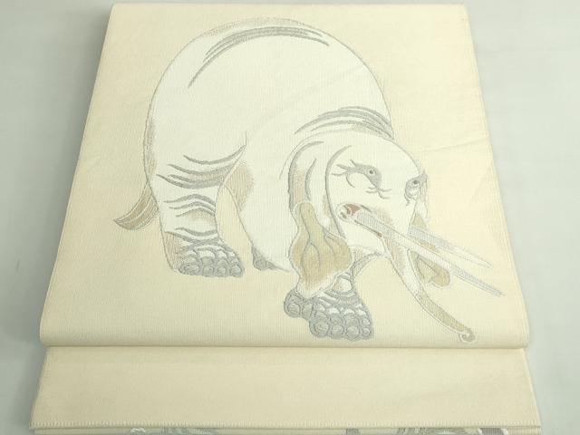 ■■■　サイズ　■■■ 長さ 448cm　幅 31cm程 ■■■　商品詳細　■■■ 【正絹】 状態は締めてはおりますが 特に目立ったシミ汚れなどもなく大変良い状態です。 今や帯のほとんどが機械織の量産品であるなか 「手織り」という伝統の技にこだわりつづける西陣匠の心意気 河村織物が手織りの西陣織にこだわる理由、それは目。 人の手で織るということは、常に人の目で見るということ。 細部にまで職人の魂が込められた西陣織には、 機械織にはない"言葉にできない艶やかさ"が宿っています。 大変上質な極上の逸品になります。 お安く出品致しますので、是非この機会にいかがでしょうか？ ■■■　注意事項　■■■ ■モニター発色の具合により色合いが異なる場合がございます。 ■寸法は多少の誤差が生じる場合がございますのでご了承ください。 ■縫込みの長さが左右非対称の場合は短い部分を記載しております。 左右非対称であってもご返品・お値引き等の保証は出来かねますので、ご了承の上ご購入をお願い致します。 ■シミ等のチェックには注意を払っておりますが、見落としがある場合もございますし、個人の見解も様々ですので神経質な方のご購入はお控えください。 ■箪笥に入っておりました着物や帯なので畳みシワや匂いがあるものもございます。 ■お休みは基本的に土日祝となりますが、その他臨時でお休みする場合がございますのでご了承ください。 ■商品の発送は平日のみの発送となります。 ■夜間と土曜、日曜日はお問い合わせの回答が遅れる場合がございます。 ■当店では、お直し、紋入れ、お手入れ等は承っておりません。 ■生地の状態（ヤケ、経年劣化等）によってはサイズ直しが出来ない場合がございます。 その点もどうかご了承のうえ、ご購入をお願いいたします。 ■弊社で取り扱う商品は一点ものにつき、時期や在庫状況に応じて金額が変更となる場合がございます。 ■検針は行っておりません。予めご了承いただきますようお願いいたします。 ■【洗える着物】と記載のある商品におきましては、商品お届け後に洗濯を行ってしまってからのご返品にはご対応しかねます。 念の為、専門店でのお手入れをお願いいたします。 ■着物のサイズ目安は下記を参考ください↓ ＜女性着物＞　お端折り次第で＋5?　−10?が着用可能サイズ 　例）身丈170?の場合、身長160?〜175? ＜男性着物＞　身丈＋約25?〜27?程が適応身長 　例）身丈155?の場合、身長180〜182?