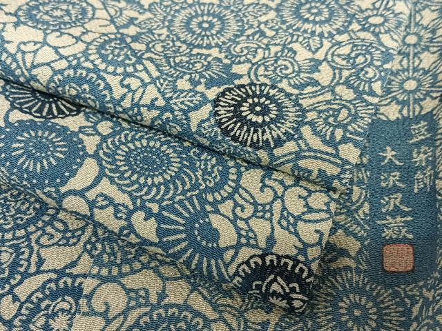 平和屋着物●藍染師　大沢沢蔵　小紋　型染め　菊唐草文　鬼しぼ縮緬　正絹　逸品　AAAY0282zg