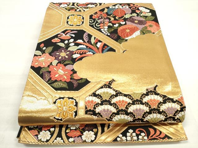 ■■■　サイズ　■■■ 長さ 432cm 幅 31cm程 ■■■　商品詳細　■■■ 【正絹・芯なし】 詳細に関しましては、画像をご確認ください。 大変上質な逸品になります。 お安く出品致しますので、是非この機会にいかがでしょうか？ ■■■　注意事項　■■■ ■モニター発色の具合により色合いが異なる場合がございます。 ■寸法は多少の誤差が生じる場合がございますのでご了承ください。 ■縫込みの長さが左右非対称の場合は短い部分を記載しております。 左右非対称であってもご返品・お値引き等の保証は出来かねますので、ご了承の上ご購入をお願い致します。 ■シミ等のチェックには注意を払っておりますが、見落としがある場合もございますし、個人の見解も様々ですので神経質な方のご購入はお控えください。 ■箪笥に入っておりました着物や帯なので畳みシワや匂いがあるものもございます。 ■お休みは基本的に土日祝となりますが、その他臨時でお休みする場合がございますのでご了承ください。 ■商品の発送は平日のみの発送となります。 ■夜間と土曜、日曜日はお問い合わせの回答が遅れる場合がございます。 ■当店では、お直し、紋入れ、お手入れ等は承っておりません。 ■生地の状態（ヤケ、経年劣化等）によってはサイズ直しが出来ない場合がございます。 その点もどうかご了承のうえ、ご購入をお願いいたします。 ■弊社で取り扱う商品は一点ものにつき、時期や在庫状況に応じて金額が変更となる場合がございます。 ■検針は行っておりません。予めご了承いただきますようお願いいたします。 ■【洗える着物】と記載のある商品におきましては、商品お届け後に洗濯を行ってしまってからのご返品にはご対応しかねます。 念の為、専門店でのお手入れをお願いいたします。 ■着物のサイズ目安は下記を参考ください↓ ＜女性着物＞　お端折り次第で＋5cm　−1cmが着用可能サイズ 　例）身丈170cmの場合、身長160cm〜175cm ＜男性着物＞　身丈＋約25cm〜27cm程が適応身長 　例）身丈155cmの場合、身長180〜182cm