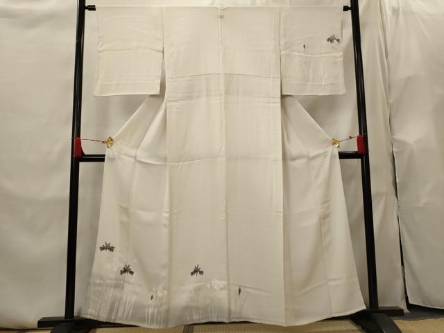 ■■■　サイズ　■■■ 身丈 156cm（肩から） 裄丈 63cm 袖丈 48cm　縫込み 6cm 袖幅 32cm 前幅 23cm 後幅 29cm 着物縫いこみ 内揚げ 11cm 裄 お袖側 約5cm　身頃側 約3cm ■■■　商品詳細　■■■ 【正絹・一つ紋】 状態は特に目立ったシミ汚れなどもなく大変良い状態です。 大変上質な逸品になります。 お安く出品致しますので、是非この機会にいかがでしょうか？ ■■■　注意事項　■■■ ■モニター発色の具合により色合いが異なる場合がございます。 ■寸法は多少の誤差が生じる場合がございますのでご了承ください。 ■縫込みの長さが左右非対称の場合は短い部分を記載しております。 左右非対称であってもご返品・お値引き等の保証は出来かねますので、ご了承の上ご購入をお願い致します。 ■シミ等のチェックには注意を払っておりますが、見落としがある場合もございますし、個人の見解も様々ですので神経質な方のご購入はお控えください。 ■箪笥に入っておりました着物や帯なので畳みシワや匂いがあるものもございます。 ■お休みは基本的に土日祝となりますが、その他臨時でお休みする場合がございますのでご了承ください。 ■商品の発送は平日のみの発送となります。 ■夜間と土曜、日曜日はお問い合わせの回答が遅れる場合がございます。 ■当店では、お直し、紋入れ、お手入れ等は承っておりません。 ■生地の状態（ヤケ、経年劣化等）によってはサイズ直しが出来ない場合がございます。 その点もどうかご了承のうえ、ご購入をお願いいたします。 ■弊社で取り扱う商品は一点ものにつき、時期や在庫状況に応じて金額が変更となる場合がございます。 ■検針は行っておりません。予めご了承いただきますようお願いいたします。 ■【洗える着物】と記載のある商品におきましては、商品お届け後に洗濯を行ってしまってからのご返品にはご対応しかねます。 念の為、専門店でのお手入れをお願いいたします。 ■着物のサイズ目安は下記を参考ください↓ ＜女性着物＞　お端折り次第で＋5cm　−1cmが着用可能サイズ 　例）身丈170cmの場合、身長160cm〜175cm ＜男性着物＞　身丈＋約25cm〜27cm程が適応身長 　例）身丈155cmの場合、身長180〜182cm