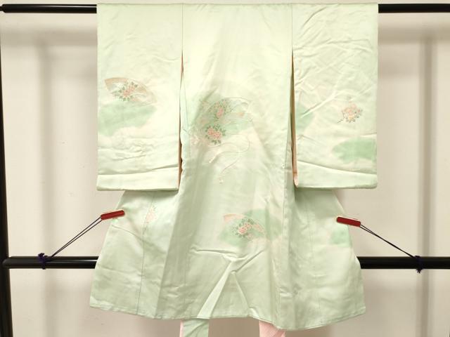 ■■■　サイズ　■■■ 【着物】 身丈 97cm（肩から） 裄丈 41.5cm 袖丈 57cm ■■■　商品詳細　■■■ 産着【着物：正絹・襦袢：化繊】 状態は接写画像のように表地所々・裏地に薄い汚れがございます。 大変上質な逸品になりますので ぜひお手入れをされてお召しになられてはいかがでしょうか。 お安く出品致しますので、是非この機会にいかがでしょうか？ ■■■　注意事項　■■■ ■モニター発色の具合により色合いが異なる場合がございます。 ■寸法は多少の誤差が生じる場合がございますのでご了承ください。 ■縫込みの長さが左右非対称の場合は短い部分を記載しております。 左右非対称であってもご返品・お値引き等の保証は出来かねますので、ご了承の上ご購入をお願い致します。 ■シミ等のチェックには注意を払っておりますが、見落としがある場合もございますし、個人の見解も様々ですので神経質な方のご購入はお控えください。 ■箪笥に入っておりました着物や帯なので畳みシワや匂いがあるものもございます。 ■お休みは基本的に土日祝となりますが、その他臨時でお休みする場合がございますのでご了承ください。 ■商品の発送は平日のみの発送となります。 ■夜間と土曜、日曜日はお問い合わせの回答が遅れる場合がございます。 ■当店では、お直し、紋入れ、お手入れ等は承っておりません。 ■生地の状態（ヤケ、経年劣化等）によってはサイズ直しが出来ない場合がございます。 その点もどうかご了承のうえ、ご購入をお願いいたします。 ■弊社で取り扱う商品は一点ものにつき、時期や在庫状況に応じて金額が変更となる場合がございます。 ■検針は行っておりません。予めご了承いただきますようお願いいたします。 ■【洗える着物】と記載のある商品におきましては、商品お届け後に洗濯を行ってしまってからのご返品にはご対応しかねます。 念の為、専門店でのお手入れをお願いいたします。 ■写真に写っている物が全てになります。それ以外の付属品はございませんのでご了承ください。 ■着物のサイズ目安は下記を参考ください↓ ＜女性着物＞　お端折り次第で＋5cm　－1cmが着用可能サイズ 　例）身丈170cmの場合、身長160cm～175cm ＜男性着物＞　身丈＋約25cm～27cm程が適応身長 　例）身丈155cmの場合、身長180～182cm
