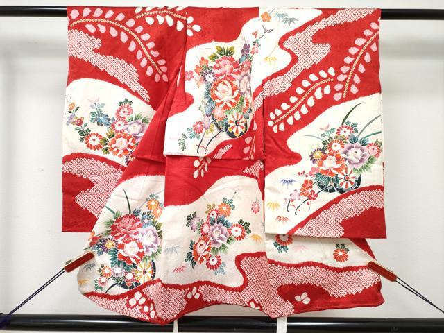■■■　サイズ　■■■ 【着物】 身丈 75.5cm（肩から） 裄丈 38cm 袖丈 56.5cm ※肩上げ約4cm、腰上げ約11cm上がっております。 ■■■　商品詳細　■■■ 産着【正絹】 状態は特に目立ったシミ汚れなどもなく大変良い状態です。 大変上質な逸品になります。 お安く出品致しますので、是非この機会にいかがでしょうか？ ※襦袢の付属がございません。 ■■■　注意事項　■■■ ■モニター発色の具合により色合いが異なる場合がございます。 ■寸法は多少の誤差が生じる場合がございますのでご了承ください。 ■縫込みの長さが左右非対称の場合は短い部分を記載しております。 左右非対称であってもご返品・お値引き等の保証は出来かねますので、ご了承の上ご購入をお願い致します。 ■シミ等のチェックには注意を払っておりますが、見落としがある場合もございますし、個人の見解も様々ですので神経質な方のご購入はお控えください。 ■箪笥に入っておりました着物や帯なので畳みシワや匂いがあるものもございます。 ■お休みは基本的に土日祝となりますが、その他臨時でお休みする場合がございますのでご了承ください。 ■商品の発送は平日のみの発送となります。 ■夜間と土曜、日曜日はお問い合わせの回答が遅れる場合がございます。 ■当店では、お直し、紋入れ、お手入れ等は承っておりません。 ■生地の状態（ヤケ、経年劣化等）によってはサイズ直しが出来ない場合がございます。 その点もどうかご了承のうえ、ご購入をお願いいたします。 ■弊社で取り扱う商品は一点ものにつき、時期や在庫状況に応じて金額が変更となる場合がございます。 ■検針は行っておりません。予めご了承いただきますようお願いいたします。 ■【洗える着物】と記載のある商品におきましては、商品お届け後に洗濯を行ってしまってからのご返品にはご対応しかねます。 念の為、専門店でのお手入れをお願いいたします。 ■写真に写っている物が全てになります。それ以外の付属品はございませんのでご了承ください。 ■状態に関する写真につきましては、掲載可能な写真枚数に限りがあるため、各箇所につき1枚参考画像を掲載しております。 ■着物のサイズ目安は下記を参考ください↓ ＜女性着物＞　お端折り次第で＋5cm　－1cmが着用可能サイズ 　例）身丈170cmの場合、身長160cm～175cm ＜男性着物＞　身丈＋約25cm～27cm程が適応身長 　例）身丈155cmの場合、身長180～182cm