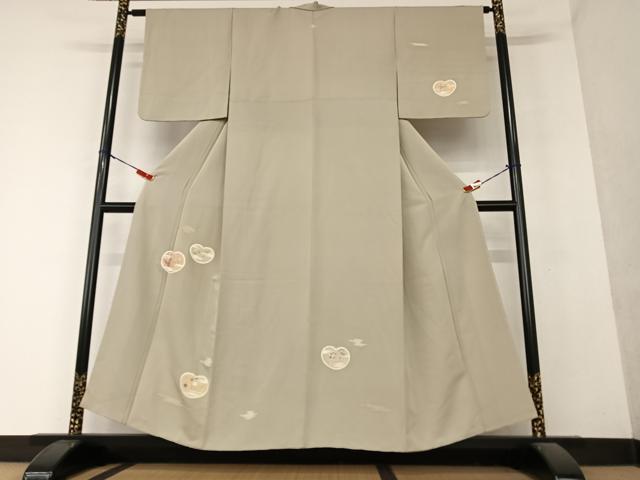 ■■■　サイズ　■■■ 身丈 154.5cm（肩から） 裄丈 62cm 袖丈 47.5cm　縫込み 5cm 袖幅 32cm 前幅 25.5cm 後幅 30cm 着物縫いこみ 内揚げ 9cm 裄 お袖側 約4.5cm　身頃側 約5cm ■■■　商品詳細　■■■ 【正絹】 状態は特に目立ったシミ汚れなどもなく大変良い状態です。 大変上質な逸品になります。 お安く出品致しますので、是非この機会にいかがで