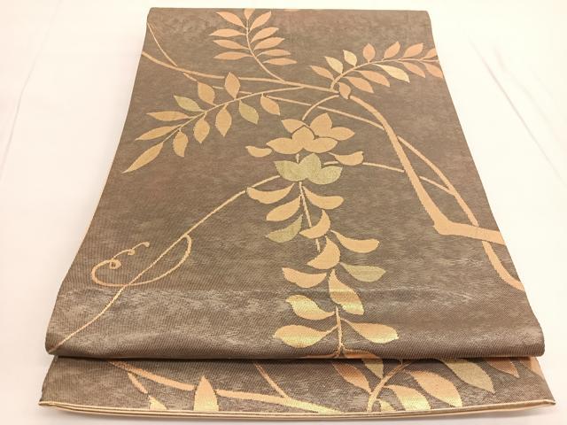 ■■■　サイズ　■■■ 長さ 404cm 幅 30.5cm程 ■■■　商品詳細　■■■ 【正絹・芯なし】 詳細に関しましては、画像をご確認ください。 大変上質な逸品になります。 お安く出品致しますので、是非この機会にいかがでしょうか？ ※汚れ等に関しましては、着用時には見えない部分になるかと思いますのであまり気にならずお召になれるかと思います。 ■■■　注意事項　■■■ ■モニター発色の具合により色合いが異なる場合がございます。 ■寸法は多少の誤差が生じる場合がございますのでご了承ください。 ■縫込みの長さが左右非対称の場合は短い部分を記載しております。 左右非対称であってもご返品・お値引き等の保証は出来かねますので、ご了承の上ご購入をお願い致します。 ■シミ等のチェックには注意を払っておりますが、見落としがある場合もございますし、個人の見解も様々ですので神経質な方のご購入はお控えください。 ■箪笥に入っておりました着物や帯なので畳みシワや匂いがあるものもございます。 ■お休みは基本的に土日祝となりますが、その他臨時でお休みする場合がございますのでご了承ください。 ■商品の発送は平日のみの発送となります。 ■夜間と土曜、日曜日はお問い合わせの回答が遅れる場合がございます。 ■当店では、お直し、紋入れ、お手入れ等は承っておりません。 ■生地の状態（ヤケ、経年劣化等）によってはサイズ直しが出来ない場合がございます。 その点もどうかご了承のうえ、ご購入をお願いいたします。 ■弊社で取り扱う商品は一点ものにつき、時期や在庫状況に応じて金額が変更となる場合がございます。 ■検針は行っておりません。予めご了承いただきますようお願いいたします。 ■【洗える着物】と記載のある商品におきましては、商品お届け後に洗濯を行ってしまってからのご返品にはご対応しかねます。 念の為、専門店でのお手入れをお願いいたします。 ■着物のサイズ目安は下記を参考ください↓ ＜女性着物＞　お端折り次第で＋5cm　−1cmが着用可能サイズ 　例）身丈170cmの場合、身長160cm〜175cm ＜男性着物＞　身丈＋約25cm〜27cm程が適応身長 　例）身丈155cmの場合、身長180〜182cm