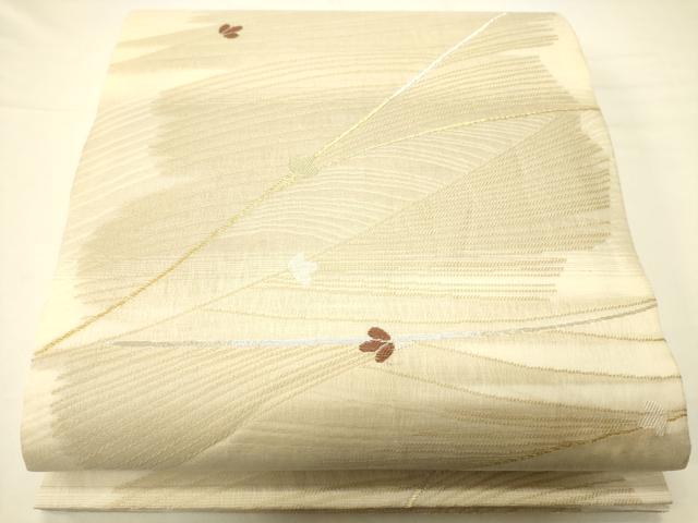 ■■■　サイズ　■■■ 長さ 452cm 幅 31cm程 ■■■　商品詳細　■■■ 【正絹】 状態は接写画像のように 前柄に薄い汚れがございますが その他特に目立ったシミ汚れなどもなく大変良い状態です。 大変上質な逸品になります。 お安く出品致しますので、是非この機会にいかがでしょうか？ ※若干着用シワがございます。 ■■■　注意事項　■■■ ■モニター発色の具合により色合いが異なる場合がございます。 ■寸法は多少の誤差が生じる場合がございますのでご了承ください。 ■縫込みの長さが左右非対称の場合は短い部分を記載しております。 左右非対称であってもご返品・お値引き等の保証は出来かねますので、ご了承の上ご購入をお願い致します。 ■シミ等のチェックには注意を払っておりますが、見落としがある場合もございますし、個人の見解も様々ですので神経質な方のご購入はお控えください。 ■箪笥に入っておりました着物や帯なので畳みシワや匂いがあるものもございます。 ■お休みは基本的に土日祝となりますが、その他臨時でお休みする場合がございますのでご了承ください。 ■商品の発送は平日のみの発送となります。 ■夜間と土曜、日曜日はお問い合わせの回答が遅れる場合がございます。 ■当店では、お直し、紋入れ、お手入れ等は承っておりません。 ■生地の状態（ヤケ、経年劣化等）によってはサイズ直しが出来ない場合がございます。 その点もどうかご了承のうえ、ご購入をお願いいたします。 ■弊社で取り扱う商品は一点ものにつき、時期や在庫状況に応じて金額が変更となる場合がございます。 ■検針は行っておりません。予めご了承いただきますようお願いいたします。 ■【洗える着物】と記載のある商品におきましては、商品お届け後に洗濯を行ってしまってからのご返品にはご対応しかねます。 念の為、専門店でのお手入れをお願いいたします。 ■着物のサイズ目安は下記を参考ください↓ ＜女性着物＞　お端折り次第で＋5cm　−1cmが着用可能サイズ 　例）身丈170cmの場合、身長160cm〜175cm ＜男性着物＞　身丈＋約25cm〜27cm程が適応身長 　例）身丈155cmの場合、身長180〜182cm