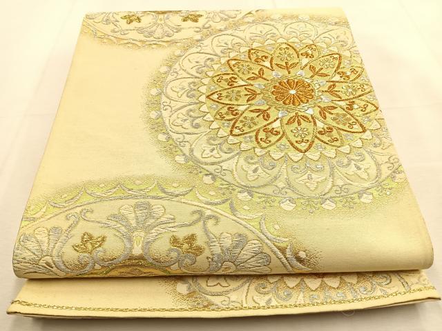 ■■■　サイズ　■■■ 長さ 420cm 幅 30.5cm程 ■■■　商品詳細　■■■ 【正絹・未仕立て】 詳細に関しましては、画像をご確認ください。 大変上質な逸品になります。 お安く出品致しますので、是非この機会にいかがでしょうか？ ■■■　注意事項　■■■ ■モニター発色の具合により色合いが異なる場合がございます。 ■寸法は多少の誤差が生じる場合がございますのでご了承ください。 ■縫込みの長さが左右非対称の場合は短い部分を記載しております。 左右非対称であってもご返品・お値引き等の保証は出来かねますので、ご了承の上ご購入をお願い致します。 ■シミ等のチェックには注意を払っておりますが、見落としがある場合もございますし、個人の見解も様々ですので神経質な方のご購入はお控えください。 ■箪笥に入っておりました着物や帯なので畳みシワや匂いがあるものもございます。 ■お休みは基本的に土日祝となりますが、その他臨時でお休みする場合がございますのでご了承ください。 ■商品の発送は平日のみの発送となります。 ■夜間と土曜、日曜日はお問い合わせの回答が遅れる場合がございます。 ■当店では、お直し、紋入れ、お手入れ等は承っておりません。 ■生地の状態（ヤケ、経年劣化等）によってはサイズ直しが出来ない場合がございます。 その点もどうかご了承のうえ、ご購入をお願いいたします。 ■弊社で取り扱う商品は一点ものにつき、時期や在庫状況に応じて金額が変更となる場合がございます。 ■検針は行っておりません。予めご了承いただきますようお願いいたします。 ■【洗える着物】と記載のある商品におきましては、商品お届け後に洗濯を行ってしまってからのご返品にはご対応しかねます。 念の為、専門店でのお手入れをお願いいたします。 ■着物のサイズ目安は下記を参考ください↓ ＜女性着物＞　お端折り次第で＋5cm　−1cmが着用可能サイズ 　例）身丈170cmの場合、身長160cm〜175cm ＜男性着物＞　身丈＋約25cm〜27cm程が適応身長 　例）身丈155cmの場合、身長180〜182cm