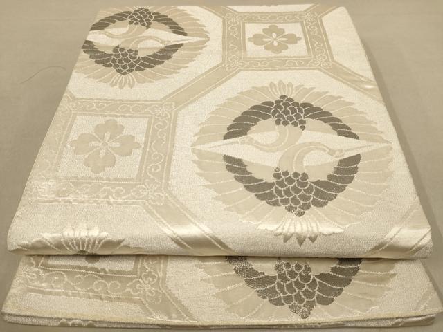 ■■■　サイズ　■■■ 長さ 432cm 幅 30cm程 ■■■　商品詳細　■■■ 【正絹】 詳細に関しましては、画像をご確認ください。 大変上質な逸品になります。 お安く出品致しますので、是非この機会にいかがでしょうか？ ※汚れ等に関しましては、着用時には見えない部分になるかと思いますのであまり気にならずお召になれるかと思います。 ■■■　注意事項　■■■ ■モニター発色の具合により色合いが異なる場合がございます。 ■寸法は多少の誤差が生じる場合がございますのでご了承ください。 ■縫込みの長さが左右非対称の場合は短い部分を記載しております。 左右非対称であってもご返品・お値引き等の保証は出来かねますので、ご了承の上ご購入をお願い致します。 ■シミ等のチェックには注意を払っておりますが、見落としがある場合もございますし、個人の見解も様々ですので神経質な方のご購入はお控えください。 ■箪笥に入っておりました着物や帯なので畳みシワや匂いがあるものもございます。 ■お休みは基本的に土日祝となりますが、その他臨時でお休みする場合がございますのでご了承ください。 ■商品の発送は平日のみの発送となります。 ■夜間と土曜、日曜日はお問い合わせの回答が遅れる場合がございます。 ■当店では、お直し、紋入れ、お手入れ等は承っておりません。 ■生地の状態（ヤケ、経年劣化等）によってはサイズ直しが出来ない場合がございます。 その点もどうかご了承のうえ、ご購入をお願いいたします。 ■弊社で取り扱う商品は一点ものにつき、時期や在庫状況に応じて金額が変更となる場合がございます。 ■検針は行っておりません。予めご了承いただきますようお願いいたします。 ■【洗える着物】と記載のある商品におきましては、商品お届け後に洗濯を行ってしまってからのご返品にはご対応しかねます。 念の為、専門店でのお手入れをお願いいたします。 ■着物のサイズ目安は下記を参考ください↓ ＜女性着物＞　お端折り次第で＋5cm　−1cmが着用可能サイズ 　例）身丈170cmの場合、身長160cm〜175cm ＜男性着物＞　身丈＋約25cm〜27cm程が適応身長 　例）身丈155cmの場合、身長180〜182cm