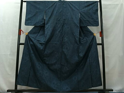 平和屋着物■本場大島紬 9マルキ よろけ花間道 黒地 正絹 逸品 AAAS4792jh 平和屋着物■本場大島紬 9マルキ よろけ花間道 黒地 正絹 逸品 AAAS4792jh