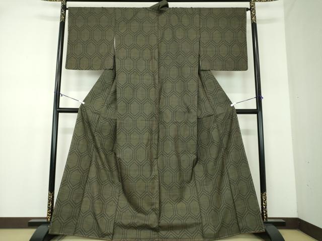 平和屋着物●本場大島紬　7マルキ　亀甲繋ぎ　正絹　逸品　未使用　DABA1946ps