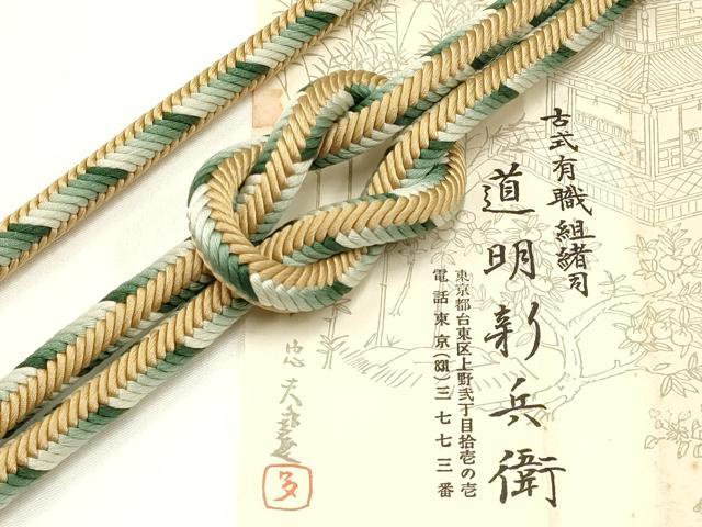 ■■■　サイズ　■■■ 長さ　約150.5cm（房を除く） ■■■　商品詳細　■■■ 【正絹】 状態は参考画像のように 所々に汚れがございます。 大変上質な逸品になります。 お安く出品致しますので、是非この機会にいかがでしょうか？ ■■■　注意事項　■■■ ■モニター発色の具合により色合いが異なる場合がございます。 ■寸法は多少の誤差が生じる場合がございますのでご了承ください。 ■縫込みの長さが左右非対称の場合は短い部分を記載しております。 左右非対称であってもご返品・お値引き等の保証は出来かねますので、ご了承の上ご購入をお願い致します。 ■シミ等のチェックには注意を払っておりますが、見落としがある場合もございますし、個人の見解も様々ですので神経質な方のご購入はお控えください。 ■箪笥に入っておりました着物や帯なので畳みシワや匂いがあるものもございます。 ■お休みは基本的に土日祝となりますが、その他臨時でお休みする場合がございますのでご了承ください。 ■商品の発送は平日のみの発送となります。 ■夜間と土曜、日曜日はお問い合わせの回答が遅れる場合がございます。 ■当店では、お直し、紋入れ、お手入れ等は承っておりません。 ■生地の状態（ヤケ、経年劣化等）によってはサイズ直しが出来ない場合がございます。 その点もどうかご了承のうえ、ご購入をお願いいたします。 ■弊社で取り扱う商品は一点ものにつき、時期や在庫状況に応じて金額が変更となる場合がございます。 ■検針は行っておりません。予めご了承いただきますようお願いいたします。 ■【洗える着物】と記載のある商品におきましては、商品お届け後に洗濯を行ってしまってからのご返品にはご対応しかねます。 念の為、専門店でのお手入れをお願いいたします。 ■着物のサイズ目安は下記を参考ください↓ ＜女性着物＞　お端折り次第で＋5?　−10?が着用可能サイズ 　例）身丈170?の場合、身長160?〜175? ＜男性着物＞　身丈＋約25?〜27?程が適応身長 　例）身丈155?の場合、身長180〜182?