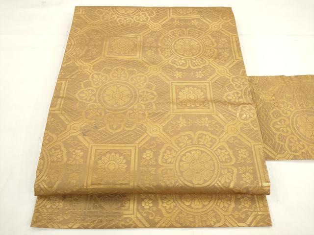 ■■■　サイズ　■■■ 長さ 350cm 幅 30.5cm程 ■■■　商品詳細　■■■ 【正絹】 状態は接写画像のように表地所々に擦れがございます。 大変上質な逸品になりますのでぜひお手入れをされてお召しになられてはいかがでしょうか。 お安く出品致しますので、是非この機会にいかがでしょうか？ ■■■　注意事項　■■■ ■モニター発色の具合により色合いが異なる場合がございます。 ■寸法は多少の誤差が生じる場合がございますのでご了承ください。 ■縫込みの長さが左右非対称の場合は短い部分を記載しております。 左右非対称であってもご返品・お値引き等の保証は出来かねますので、ご了承の上ご購入をお願い致します。 ■シミ等のチェックには注意を払っておりますが、見落としがある場合もございますし、個人の見解も様々ですので神経質な方のご購入はお控えください。 ■箪笥に入っておりました着物や帯なので畳みシワや匂いがあるものもございます。 ■お休みは基本的に土日祝となりますが、その他臨時でお休みする場合がございますのでご了承ください。 ■商品の発送は平日のみの発送となります。 ■夜間と土曜、日曜日はお問い合わせの回答が遅れる場合がございます。 ■当店では、お直し、紋入れ、お手入れ等は承っておりません。 ■生地の状態（ヤケ、経年劣化等）によってはサイズ直しが出来ない場合がございます。 その点もどうかご了承のうえ、ご購入をお願いいたします。 ■弊社で取り扱う商品は一点ものにつき、時期や在庫状況に応じて金額が変更となる場合がございます。 ■検針は行っておりません。予めご了承いただきますようお願いいたします。 ■【洗える着物】と記載のある商品におきましては、商品お届け後に洗濯を行ってしまってからのご返品にはご対応しかねます。 念の為、専門店でのお手入れをお願いいたします。 ■写真に写っている物が全てになります。それ以外の付属品はございませんのでご了承ください。 ■状態に関する写真につきましては、掲載可能な写真枚数に限りがあるため、各箇所につき1枚参考画像を掲載しております。 ■着物のサイズ目安は下記を参考ください↓ ＜女性着物＞　お端折り次第で＋5cm　－1cmが着用可能サイズ 　例）身丈170cmの場合、身長160cm～175cm ＜男性着物＞　身丈＋約25cm～27cm程が適応身長 　例）身丈155cmの場合、身長180～182cm