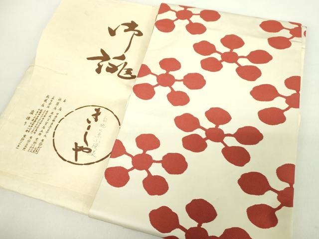 ■■■　サイズ　■■■ 長さ 347cm 幅 30cm程 ■■■　商品詳細　■■■ 【正絹】 状態は接写画像のように たれ先に薄い汚れがございますが その他特に目立ったシミ汚れなどもなく大変良い状態です。 大変上質な逸品になります。 お安く出品致しますので、是非この機会にいかがでしょうか？ ■■■　注意事項　■■■ ■モニター発色の具合により色合いが異なる場合がございます。 ■寸法は多少の誤差が生じる場合がございますのでご了承ください。 ■縫込みの長さが左右非対称の場合は短い部分を記載しております。 左右非対称であってもご返品・お値引き等の保証は出来かねますので、ご了承の上ご購入をお願い致します。 ■シミ等のチェックには注意を払っておりますが、見落としがある場合もございますし、個人の見解も様々ですので神経質な方のご購入はお控えください。 ■箪笥に入っておりました着物や帯なので畳みシワや匂いがあるものもございます。 ■お休みは基本的に土日祝となりますが、その他臨時でお休みする場合がございますのでご了承ください。 ■商品の発送は平日のみの発送となります。 ■夜間と土曜、日曜日はお問い合わせの回答が遅れる場合がございます。 ■当店では、お直し、紋入れ、お手入れ等は承っておりません。 ■生地の状態（ヤケ、経年劣化等）によってはサイズ直しが出来ない場合がございます。 その点もどうかご了承のうえ、ご購入をお願いいたします。 ■弊社で取り扱う商品は一点ものにつき、時期や在庫状況に応じて金額が変更となる場合がございます。 ■検針は行っておりません。予めご了承いただきますようお願いいたします。 ■【洗える着物】と記載のある商品におきましては、商品お届け後に洗濯を行ってしまってからのご返品にはご対応しかねます。 念の為、専門店でのお手入れをお願いいたします。 ■着物のサイズ目安は下記を参考ください↓ ＜女性着物＞　お端折り次第で＋5cm　−1cmが着用可能サイズ 　例）身丈170cmの場合、身長160cm〜175cm ＜男性着物＞　身丈＋約25cm〜27cm程が適応身長 　例）身丈155cmの場合、身長180〜182cm