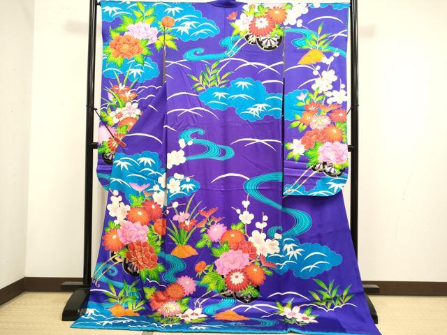 ■■■　サイズ　■■■ 身丈 186cm（肩から） 裄丈 65cm 袖丈 104.5cm　縫込み 9cm 袖幅 32.5cm 前幅 24.5cm 後幅 30.5cm 着物縫いこみ 内揚げ 0cm 裄 お袖側 約1cm　身頃側 約1cm ■■■　商品詳細　■■■ 【正絹】 状態は接写画像のように表地所々に薄い汚れ、表地所々・比翼・比翼衿に糸解けがございます。 大変上質な逸品になりますのでぜひお手入れをされてお召しになられてはいかがでしょうか。 お安く出品致しますので、是非この機会にいかがでしょうか？ ■■■　注意事項　■■■ ■モニター発色の具合により色合いが異なる場合がございます。 ■寸法は多少の誤差が生じる場合がございますのでご了承ください。 ■縫込みの長さが左右非対称の場合は短い部分を記載しております。 左右非対称であってもご返品・お値引き等の保証は出来かねますので、ご了承の上ご購入をお願い致します。 ■シミ等のチェックには注意を払っておりますが、見落としがある場合もございますし、個人の見解も様々ですので神経質な方のご購入はお控えください。 ■箪笥に入っておりました着物や帯なので畳みシワや匂いがあるものもございます。 ■お休みは基本的に土日祝となりますが、その他臨時でお休みする場合がございますのでご了承ください。 ■商品の発送は平日のみの発送となります。 ■夜間と土曜、日曜日はお問い合わせの回答が遅れる場合がございます。 ■当店では、お直し、紋入れ、お手入れ等は承っておりません。 ■生地の状態（ヤケ、経年劣化等）によってはサイズ直しが出来ない場合がございます。 その点もどうかご了承のうえ、ご購入をお願いいたします。 ■弊社で取り扱う商品は一点ものにつき、時期や在庫状況に応じて金額が変更となる場合がございます。 ■検針は行っておりません。予めご了承いただきますようお願いいたします。 ■【洗える着物】と記載のある商品におきましては、商品お届け後に洗濯を行ってしまってからのご返品にはご対応しかねます。 念の為、専門店でのお手入れをお願いいたします。 ■写真に写っている物が全てになります。それ以外の付属品はございませんのでご了承ください。 ■状態に関する写真につきましては、掲載可能な写真枚数に限りがあるため、各箇所につき1枚参考画像を掲載しております。 ■着物のサイズ目安は下記を参考ください↓ ＜女性着物＞　お端折り次第で＋5cm　−1cmが着用可能サイズ 　例）身丈170cmの場合、身長160cm〜175cm ＜男性着物＞　身丈＋約25cm〜27cm程が適応身長 　例）身丈155cmの場合、身長180〜182cm