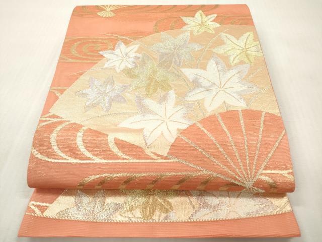 ■■■　サイズ　■■■ 長さ 428cm 幅 30.5cm程 ■■■　商品詳細　■■■ 【正絹】 状態は接写画像のように 柄止まり・裏地・帯芯に薄い汚れがございますが その他特に目立ったシミ汚れなどもなく大変良い状態です。 大変上質な逸品になります。 お安く出品致しますので、是非この機会にいかがでしょうか？ ■■■　注意事項　■■■ ■モニター発色の具合により色合いが異なる場合がございます。 ■寸法は多少の誤差が生じる場合がございますのでご了承ください。 ■縫込みの長さが左右非対称の場合は短い部分を記載しております。 左右非対称であってもご返品・お値引き等の保証は出来かねますので、ご了承の上ご購入をお願い致します。 ■シミ等のチェックには注意を払っておりますが、見落としがある場合もございますし、個人の見解も様々ですので神経質な方のご購入はお控えください。 ■箪笥に入っておりました着物や帯なので畳みシワや匂いがあるものもございます。 ■お休みは基本的に土日祝となりますが、その他臨時でお休みする場合がございますのでご了承ください。 ■商品の発送は平日のみの発送となります。 ■夜間と土曜、日曜日はお問い合わせの回答が遅れる場合がございます。 ■当店では、お直し、紋入れ、お手入れ等は承っておりません。 ■生地の状態（ヤケ、経年劣化等）によってはサイズ直しが出来ない場合がございます。 その点もどうかご了承のうえ、ご購入をお願いいたします。 ■弊社で取り扱う商品は一点ものにつき、時期や在庫状況に応じて金額が変更となる場合がございます。 ■検針は行っておりません。予めご了承いただきますようお願いいたします。 ■【洗える着物】と記載のある商品におきましては、商品お届け後に洗濯を行ってしまってからのご返品にはご対応しかねます。 念の為、専門店でのお手入れをお願いいたします。 ■写真に写っている物が全てになります。それ以外の付属品はございませんのでご了承ください。 ■状態に関する写真につきましては、掲載可能な写真枚数に限りがあるため、各箇所につき1枚参考画像を掲載しております。 ■着物のサイズ目安は下記を参考ください↓ ＜女性着物＞　お端折り次第で＋5cm　－1cmが着用可能サイズ 　例）身丈170cmの場合、身長160cm～175cm ＜男性着物＞　身丈＋約25cm～27cm程が適応身長 　例）身丈155cmの場合、身長180～182cm