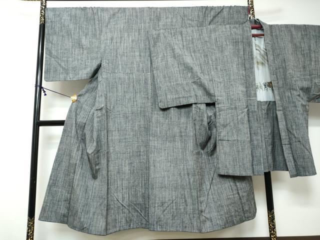 ■■■　サイズ　■■■ 【着物】 身丈 141.5cm（肩から） 裄丈 71cm 袖丈 52.5cm　縫込み 4cm 袖幅 36cm 前幅 28cm 後幅 31cm 着物縫いこみ 内揚げ 14cm 裄 お袖側 約2cm　身頃側 約1cm 【羽織】 身丈 94.5cm（肩から） 裄丈 71.5cm 袖丈 52cm　縫込み 5cm 袖幅 37cm 前幅 21.5cm 後幅 30cm 裄 お袖側 約2cm　身頃側 約2cm ■■■　商品詳細　■■■ 【正絹】 状態は特に目立ったシミ汚れなどもなく大変良い状態です。 大変上質な逸品になります。 お安く出品致しますので、是非この機会にいかがでしょうか？ ■■■　注意事項　■■■ ■モニター発色の具合により色合いが異なる場合がございます。 ■寸法は多少の誤差が生じる場合がございますのでご了承ください。 ■縫込みの長さが左右非対称の場合は短い部分を記載しております。 左右非対称であってもご返品・お値引き等の保証は出来かねますので、ご了承の上ご購入をお願い致します。 ■シミ等のチェックには注意を払っておりますが、見落としがある場合もございますし、個人の見解も様々ですので神経質な方のご購入はお控えください。 ■箪笥に入っておりました着物や帯なので畳みシワや匂いがあるものもございます。 ■お休みは基本的に土日祝となりますが、その他臨時でお休みする場合がございますのでご了承ください。 ■商品の発送は平日のみの発送となります。 ■夜間と土曜、日曜日はお問い合わせの回答が遅れる場合がございます。 ■当店では、お直し、紋入れ、お手入れ等は承っておりません。 ■生地の状態（ヤケ、経年劣化等）によってはサイズ直しが出来ない場合がございます。 その点もどうかご了承のうえ、ご購入をお願いいたします。 ■弊社で取り扱う商品は一点ものにつき、時期や在庫状況に応じて金額が変更となる場合がございます。 ■検針は行っておりません。予めご了承いただきますようお願いいたします。 ■【洗える着物】と記載のある商品におきましては、商品お届け後に洗濯を行ってしまってからのご返品にはご対応しかねます。 念の為、専門店でのお手入れをお願いいたします。 ■写真に写っている物が全てになります。それ以外の付属品はございませんのでご了承ください。 ■状態に関する写真につきましては、掲載可能な写真枚数に限りがあるため、各箇所につき1枚参考画像を掲載しております。 ■着物のサイズ目安は下記を参考ください↓ ＜女性着物＞　お端折り次第で＋5cm　−1cmが着用可能サイズ 　例）身丈170cmの場合、身長160cm〜175cm ＜男性着物＞　身丈＋約25cm〜27cm程が適応身長 　例）身丈155cmの場合、身長180〜182cm