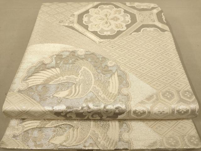 ■■■　サイズ　■■■ 長さ 430cm 幅 31cm程 ■■■　商品詳細　■■■ 【正絹】 詳細に関しましては、画像をご確認ください。 大変上質な逸品になります。 お安く出品致しますので、是非この機会にいかがでしょうか？ ■■■　注意事項　■■■ ■モニター発色の具合により色合いが異なる場合がございます。 ■寸法は多少の誤差が生じる場合がございますのでご了承ください。 ■縫込みの長さが左右非対称の場合は短い部分を記載しております。 左右非対称であってもご返品・お値引き等の保証は出来かねますので、ご了承の上ご購入をお願い致します。 ■シミ等のチェックには注意を払っておりますが、見落としがある場合もございますし、個人の見解も様々ですので神経質な方のご購入はお控えください。 ■箪笥に入っておりました着物や帯なので畳みシワや匂いがあるものもございます。 ■お休みは基本的に土日祝となりますが、その他臨時でお休みする場合がございますのでご了承ください。 ■商品の発送は平日のみの発送となります。 ■夜間と土曜、日曜日はお問い合わせの回答が遅れる場合がございます。 ■当店では、お直し、紋入れ、お手入れ等は承っておりません。 ■生地の状態（ヤケ、経年劣化等）によってはサイズ直しが出来ない場合がございます。 その点もどうかご了承のうえ、ご購入をお願いいたします。 ■弊社で取り扱う商品は一点ものにつき、時期や在庫状況に応じて金額が変更となる場合がございます。 ■検針は行っておりません。予めご了承いただきますようお願いいたします。 ■【洗える着物】と記載のある商品におきましては、商品お届け後に洗濯を行ってしまってからのご返品にはご対応しかねます。 念の為、専門店でのお手入れをお願いいたします。 ■着物のサイズ目安は下記を参考ください↓ ＜女性着物＞　お端折り次第で＋5cm　−1cmが着用可能サイズ 　例）身丈170cmの場合、身長160cm〜175cm ＜男性着物＞　身丈＋約25cm〜27cm程が適応身長 　例）身丈155cmの場合、身長180〜182cm