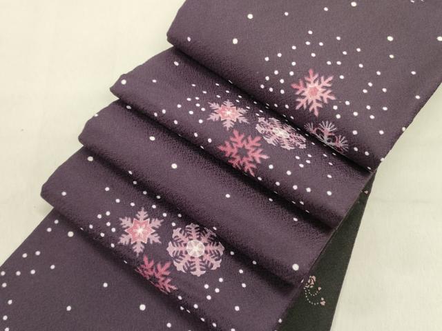 未使用品　赤の地色に紺色で六角形模様が特徴的な単衣帯 雪の結晶のような文様 未使用品 赤の地色に紺色で六角形模様が特徴的な単衣帯 雪の結晶のよう