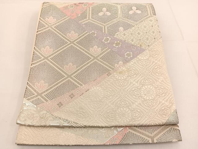 ■■■　サイズ　■■■ 長さ 424cm 幅 30.5cm程 ■■■　商品詳細　■■■ 【正絹・芯なし】 詳細に関しましては、画像をご確認ください。 大変上質な逸品になります。 お安く出品致しますので、是非この機会にいかがでしょうか？ ■■■　注意事項　■■■ ■モニター発色の具合により色合いが異なる場合がございます。 ■寸法は多少の誤差が生じる場合がございますのでご了承ください。 ■縫込みの長さが左右非対称の場合は短い部分を記載しております。 左右非対称であってもご返品・お値引き等の保証は出来かねますので、ご了承の上ご購入をお願い致します。 ■シミ等のチェックには注意を払っておりますが、見落としがある場合もございますし、個人の見解も様々ですので神経質な方のご購入はお控えください。 ■箪笥に入っておりました着物や帯なので畳みシワや匂いがあるものもございます。 ■お休みは基本的に土日祝となりますが、その他臨時でお休みする場合がございますのでご了承ください。 ■商品の発送は平日のみの発送となります。 ■夜間と土曜、日曜日はお問い合わせの回答が遅れる場合がございます。 ■当店では、お直し、紋入れ、お手入れ等は承っておりません。 ■生地の状態（ヤケ、経年劣化等）によってはサイズ直しが出来ない場合がございます。 その点もどうかご了承のうえ、ご購入をお願いいたします。 ■弊社で取り扱う商品は一点ものにつき、時期や在庫状況に応じて金額が変更となる場合がございます。 ■検針は行っておりません。予めご了承いただきますようお願いいたします。 ■【洗える着物】と記載のある商品におきましては、商品お届け後に洗濯を行ってしまってからのご返品にはご対応しかねます。 念の為、専門店でのお手入れをお願いいたします。 ■着物のサイズ目安は下記を参考ください↓ ＜女性着物＞　お端折り次第で＋5cm　−1cmが着用可能サイズ 　例）身丈170cmの場合、身長160cm〜175cm ＜男性着物＞　身丈＋約25cm〜27cm程が適応身長 　例）身丈155cmの場合、身長180〜182cm