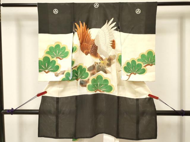 ■■■　サイズ　■■■ 【産着】 身丈 98cm（肩から） 裄丈 41.5cm 袖丈 56cm ■■■　商品詳細　■■■ 産着【着物：正絹・襦袢：化繊・五つ紋】の 状態は接写画像のように着物表地所々・裏地・ 襦袢表地所々・裏地に薄い汚れがございます。 大変上質な逸品になりますので ぜひお手入れをされてお召しになられてはいかがでしょうか。 お安く出品致しますので、是非この機会にいかがでしょうか？ ■■■　注意事項　■■■ ■モニター発色の具合により色合いが異なる場合がございます。 ■寸法は多少の誤差が生じる場合がございますのでご了承ください。 ■縫込みの長さが左右非対称の場合は短い部分を記載しております。 左右非対称であってもご返品・お値引き等の保証は出来かねますので、ご了承の上ご購入をお願い致します。 ■シミ等のチェックには注意を払っておりますが、見落としがある場合もございますし、個人の見解も様々ですので神経質な方のご購入はお控えください。 ■箪笥に入っておりました着物や帯なので畳みシワや匂いがあるものもございます。 ■お休みは基本的に土日祝となりますが、その他臨時でお休みする場合がございますのでご了承ください。 ■商品の発送は平日のみの発送となります。 ■夜間と土曜、日曜日はお問い合わせの回答が遅れる場合がございます。 ■当店では、お直し、紋入れ、お手入れ等は承っておりません。 ■生地の状態（ヤケ、経年劣化等）によってはサイズ直しが出来ない場合がございます。 その点もどうかご了承のうえ、ご購入をお願いいたします。 ■弊社で取り扱う商品は一点ものにつき、時期や在庫状況に応じて金額が変更となる場合がございます。 ■検針は行っておりません。予めご了承いただきますようお願いいたします。 ■【洗える着物】と記載のある商品におきましては、商品お届け後に洗濯を行ってしまってからのご返品にはご対応しかねます。 念の為、専門店でのお手入れをお願いいたします。 ■着物のサイズ目安は下記を参考ください↓ ＜女性着物＞　お端折り次第で＋5cm　−1cmが着用可能サイズ 　例）身丈170cmの場合、身長160cm〜175cm ＜男性着物＞　身丈＋約25cm〜27cm程が適応身長 　例）身丈155cmの場合、身長180〜182cm
