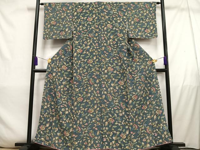 ■■■　サイズ　■■■ 身丈 159cm（肩から） 裄丈 63cm 袖丈 44cm　縫込み 5cm 袖幅 32cm 前幅 24cm 後幅 29cm 着物縫いこみ 内揚げ 0cm 裄 お袖側 約1cm　身頃側 約2cm ■■■　商品詳細　■■■ 【正絹・バチ衿】 状態は特に目立ったシミ汚れなどもなく大変良い状態です。 大変上質な逸品になります。 お安く出品致しますので、是非この機会にいかがでしょうか？ ■■■　注意事項　■■■ ■モニター発色の具合により色合いが異なる場合がございます。 ■寸法は多少の誤差が生じる場合がございますのでご了承ください。 ■縫込みの長さが左右非対称の場合は短い部分を記載しております。 左右非対称であってもご返品・お値引き等の保証は出来かねますので、ご了承の上ご購入をお願い致します。 ■シミ等のチェックには注意を払っておりますが、見落としがある場合もございますし、個人の見解も様々ですので神経質な方のご購入はお控えください。 ■箪笥に入っておりました着物や帯なので畳みシワや匂いがあるものもございます。 ■お休みは基本的に土日祝となりますが、その他臨時でお休みする場合がございますのでご了承ください。 ■商品の発送は平日のみの発送となります。 ■夜間と土曜、日曜日はお問い合わせの回答が遅れる場合がございます。 ■当店では、お直し、紋入れ、お手入れ等は承っておりません。 ■生地の状態（ヤケ、経年劣化等）によってはサイズ直しが出来ない場合がございます。 その点もどうかご了承のうえ、ご購入をお願いいたします。 ■弊社で取り扱う商品は一点ものにつき、時期や在庫状況に応じて金額が変更となる場合がございます。 ■検針は行っておりません。予めご了承いただきますようお願いいたします。 ■【洗える着物】と記載のある商品におきましては、商品お届け後に洗濯を行ってしまってからのご返品にはご対応しかねます。 念の為、専門店でのお手入れをお願いいたします。 ■着物のサイズ目安は下記を参考ください↓ ＜女性着物＞　お端折り次第で＋5cm　−1cmが着用可能サイズ 　例）身丈170cmの場合、身長160cm〜175cm ＜男性着物＞　身丈＋約25cm〜27cm程が適応身長 　例）身丈155cmの場合、身長180〜182cm