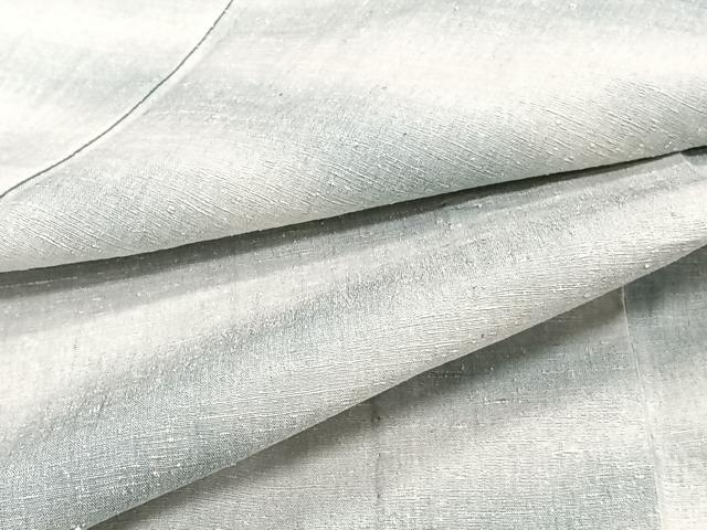 ■■■　サイズ　■■■ 身丈 162.5cm（肩から） 裄丈 61.5cm 袖丈 48.5cm　縫込み 3.5cm 袖幅 31.5cm 前幅 24.5cm 後幅 28.5cm 着物縫いこみ 内揚げ 0cm 裄 お袖側 約3cm　身頃側 約4cm ■■■　商品詳細　■■■ 【正絹】 状態は接写画像のようにおくみ・上前・下前・衿山に汚れがございますが その他特に目立ったシミ汚れなどもなく大変良い状態です。 大変上質な逸品になります。 お安く出品致しますので、是非この機会にいかがでしょうか？ ■■■　注意事項　■■■ ■モニター発色の具合により色合いが異なる場合がございます。 ■寸法は多少の誤差が生じる場合がございますのでご了承ください。 ■シミ等のチェックには注意を払っておりますが、見落としがある場合もございますし、個人の見解も様々ですので神経質な方のご購入はお控えください。 ■箪笥に入っておりました着物や帯なので畳みシワや匂いがあるものもございます。 ■お休みは基本的に土日祝となりますが、その他臨時でお休みする場合がございますのでご了承ください。 ■商品の発送は平日のみの発送となります。 ■夜間と土曜、日曜日はお問い合わせの回答が遅れる場合がございます。 ■当店では、お直し、紋入れ、お手入れ等は承っておりません。 ■生地の状態（ヤケ、経年劣化等）によってはサイズ直しが出来ない場合がございます。 その点もどうかご了承のうえ、ご購入をお願いいたします。 ■着物のサイズ目安は下記を参考ください↓ ＜女性着物＞　身長-10cm+5cmが着用可能サイズ(お端折り次第) 　例）身長160cmの方→着物身丈150cm〜165cm ＜男性着物＞　身長-27cm ±5cmが着用可能サイズ 　例）身長170cmの方→着物身丈138cm〜148cm