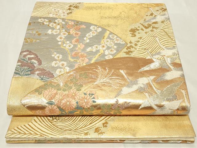 ■■■　サイズ　■■■ 長さ 436cm 幅 30.5cm程 ■■■　商品詳細　■■■ 【正絹】 詳細に関しましては、画像をご確認ください。 大変上質な逸品になります。 お安く出品致しますので、是非この機会にいかがでしょうか？ ■■■　注意事項　■■■ ■モニター発色の具合により色合いが異なる場合がございます。 ■寸法は多少の誤差が生じる場合がございますのでご了承ください。 ■縫込みの長さが左右非対称の場合は短い部分を記載しております。 左右非対称であってもご返品・お値引き等の保証は出来かねますので、ご了承の上ご購入をお願い致します。 ■シミ等のチェックには注意を払っておりますが、見落としがある場合もございますし、個人の見解も様々ですので神経質な方のご購入はお控えください。 ■箪笥に入っておりました着物や帯なので畳みシワや匂いがあるものもございます。 ■お休みは基本的に土日祝となりますが、その他臨時でお休みする場合がございますのでご了承ください。 ■商品の発送は平日のみの発送となります。 ■夜間と土曜、日曜日はお問い合わせの回答が遅れる場合がございます。 ■当店では、お直し、紋入れ、お手入れ等は承っておりません。 ■生地の状態（ヤケ、経年劣化等）によってはサイズ直しが出来ない場合がございます。 その点もどうかご了承のうえ、ご購入をお願いいたします。 ■弊社で取り扱う商品は一点ものにつき、時期や在庫状況に応じて金額が変更となる場合がございます。 ■検針は行っておりません。予めご了承いただきますようお願いいたします。 ■【洗える着物】と記載のある商品におきましては、商品お届け後に洗濯を行ってしまってからのご返品にはご対応しかねます。 念の為、専門店でのお手入れをお願いいたします。 ■着物のサイズ目安は下記を参考ください↓ ＜女性着物＞　お端折り次第で＋5cm　−1cmが着用可能サイズ 　例）身丈170cmの場合、身長160cm〜175cm ＜男性着物＞　身丈＋約25cm〜27cm程が適応身長 　例）身丈155cmの場合、身長180〜182cm