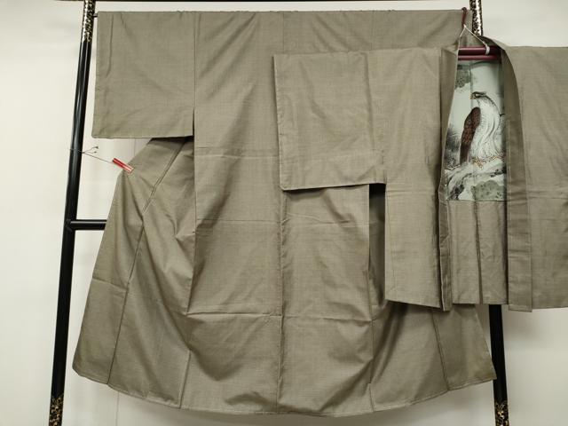 ■■■　サイズ　■■■ 【着物】 身丈 139cm（肩から） 裄丈 67cm 袖丈 49cm　縫込み 5cm 袖幅 35.5cm 前幅 25cm 後幅 30cm 着物縫いこみ 内揚げ 11cm 裄 お袖側 約4cm　身頃側 約6cm 【羽織】 身丈 87cm（肩から） 裄丈 68cm 袖丈 49cm　縫込み 5cm 袖幅 36cm 前幅 20cm 後幅 31cm 裄 お袖側 約3.5cm　身頃側 約7cm ■■■　商品詳細　■■■ 【正絹・未使用】 着物の状態は特に目立ったシミ汚れなどもなく大変良い状態です。 羽織の状態は接写画像のように左袖に薄い汚れがございますが その他特に目立ったシミ汚れなどもなく大変良い状態です。 大変上質な逸品になります。 お安く出品致しますので、是非この機会にいかがでしょうか？ ■■■　注意事項　■■■ ■モニター発色の具合により色合いが異なる場合がございます。 ■寸法は多少の誤差が生じる場合がございますのでご了承ください。 ■縫込みの長さが左右非対称の場合は短い部分を記載しております。 左右非対称であってもご返品・お値引き等の保証は出来かねますので、ご了承の上ご購入をお願い致します。 ■シミ等のチェックには注意を払っておりますが、見落としがある場合もございますし、個人の見解も様々ですので神経質な方のご購入はお控えください。 ■箪笥に入っておりました着物や帯なので畳みシワや匂いがあるものもございます。 ■お休みは基本的に土日祝となりますが、その他臨時でお休みする場合がございますのでご了承ください。 ■商品の発送は平日のみの発送となります。 ■夜間と土曜、日曜日はお問い合わせの回答が遅れる場合がございます。 ■当店では、お直し、紋入れ、お手入れ等は承っておりません。 ■生地の状態（ヤケ、経年劣化等）によってはサイズ直しが出来ない場合がございます。 その点もどうかご了承のうえ、ご購入をお願いいたします。 ■弊社で取り扱う商品は一点ものにつき、時期や在庫状況に応じて金額が変更となる場合がございます。 ■検針は行っておりません。予めご了承いただきますようお願いいたします。 ■【洗える着物】と記載のある商品におきましては、商品お届け後に洗濯を行ってしまってからのご返品にはご対応しかねます。 念の為、専門店でのお手入れをお願いいたします。 ■着物のサイズ目安は下記を参考ください↓ ＜女性着物＞　お端折り次第で＋5cm　−1cmが着用可能サイズ 　例）身丈170cmの場合、身長160cm〜175cm ＜男性着物＞　身丈＋約25cm〜27cm程が適応身長 　例）身丈155cmの場合、身長180〜182cm