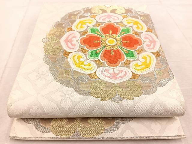 ■■■　サイズ　■■■ 長さ 424cm 幅 30.5cm程 ■■■　商品詳細　■■■ 【正絹】 詳細に関しましては、画像をご確認ください。 大変上質な逸品になります。 お安く出品致しますので、是非この機会にいかがでしょうか？ ■■■　注意事項　■■■ ■モニター発色の具合により色合いが異なる場合がございます。 ■寸法は多少の誤差が生じる場合がございますのでご了承ください。 ■縫込みの長さが左右非対称の場合は短い部分を記載しております。 左右非対称であってもご返品・お値引き等の保証は出来かねますので、ご了承の上ご購入をお願い致します。 ■シミ等のチェックには注意を払っておりますが、見落としがある場合もございますし、個人の見解も様々ですので神経質な方のご購入はお控えください。 ■箪笥に入っておりました着物や帯なので畳みシワや匂いがあるものもございます。 ■お休みは基本的に土日祝となりますが、その他臨時でお休みする場合がございますのでご了承ください。 ■商品の発送は平日のみの発送となります。 ■夜間と土曜、日曜日はお問い合わせの回答が遅れる場合がございます。 ■当店では、お直し、紋入れ、お手入れ等は承っておりません。 ■生地の状態（ヤケ、経年劣化等）によってはサイズ直しが出来ない場合がございます。 その点もどうかご了承のうえ、ご購入をお願いいたします。 ■弊社で取り扱う商品は一点ものにつき、時期や在庫状況に応じて金額が変更となる場合がございます。 ■検針は行っておりません。予めご了承いただきますようお願いいたします。 ■【洗える着物】と記載のある商品におきましては、商品お届け後に洗濯を行ってしまってからのご返品にはご対応しかねます。 念の為、専門店でのお手入れをお願いいたします。 ■着物のサイズ目安は下記を参考ください↓ ＜女性着物＞　お端折り次第で＋5cm　−1cmが着用可能サイズ 　例）身丈170cmの場合、身長160cm〜175cm ＜男性着物＞　身丈＋約25cm〜27cm程が適応身長 　例）身丈155cmの場合、身長180〜182cm